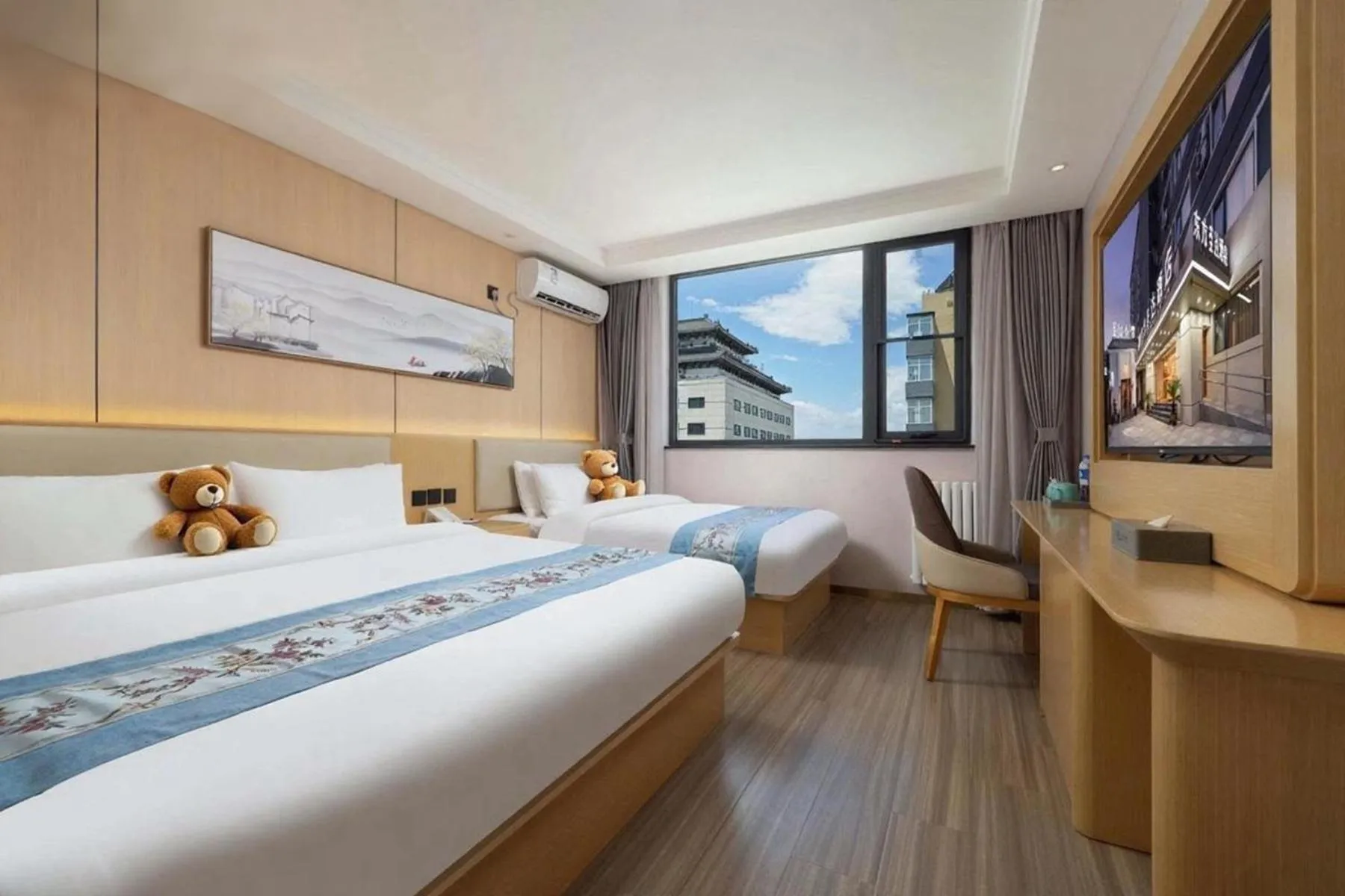Bed in East Sacred Hotel--Beijing Tiananmen Square ,the Forbidden City,Wangfujing Street,Located in the city center