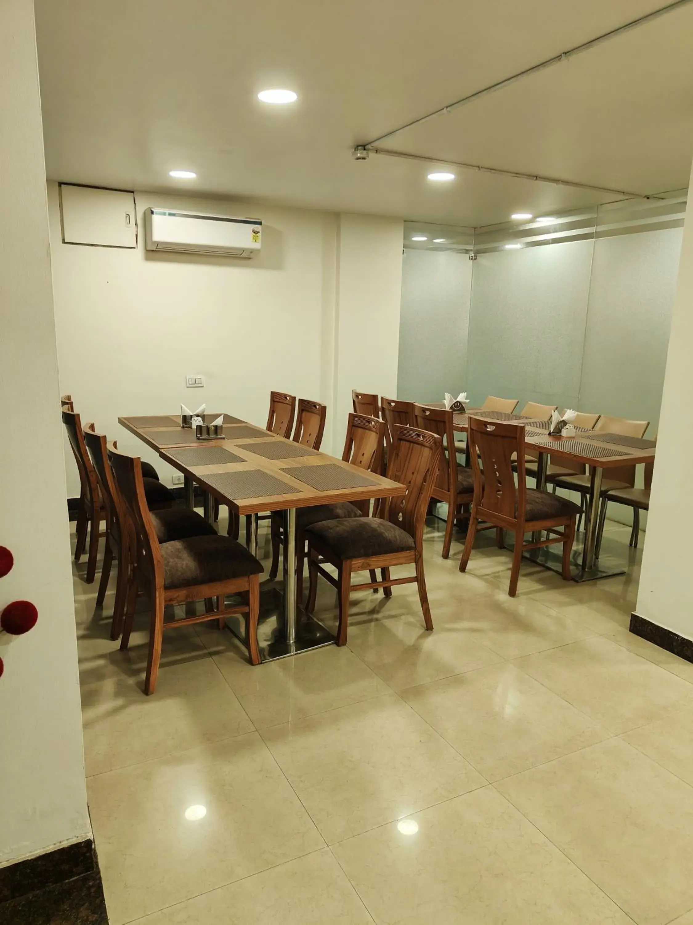 Restaurant/places to eat in Rosemallow Hotel New Delhi Restaurant/places to eat in Rosemallow Hotel New Delhi