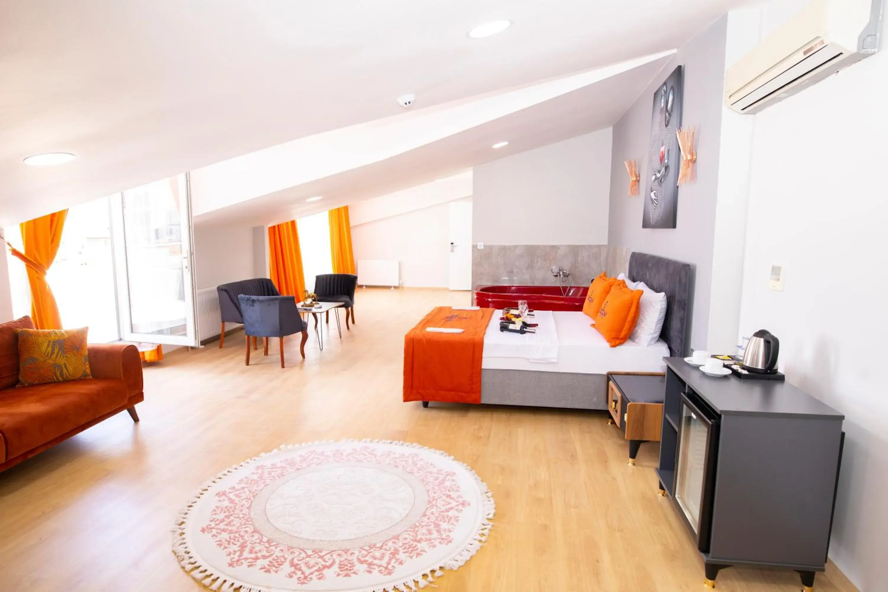 King Room with Balcony in ZOOM HOTEL King Room with Balcony in ZOOM HOTEL