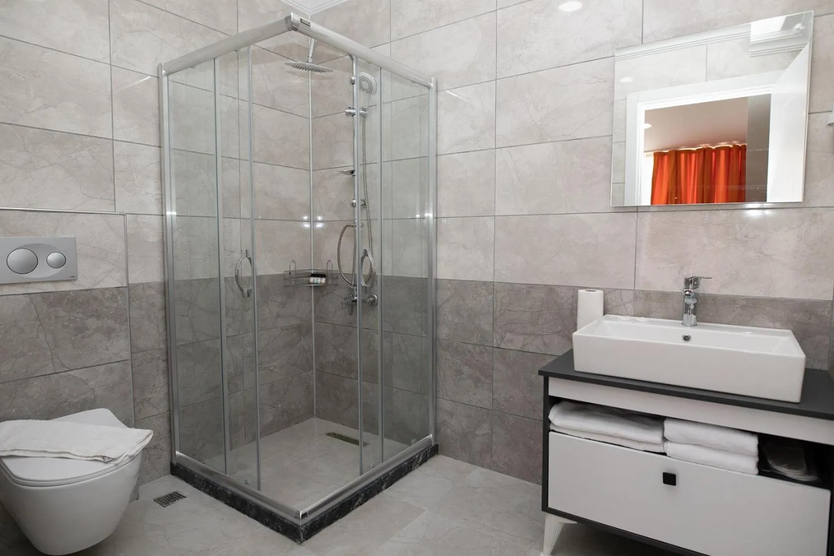 Shower in ZOOM HOTEL