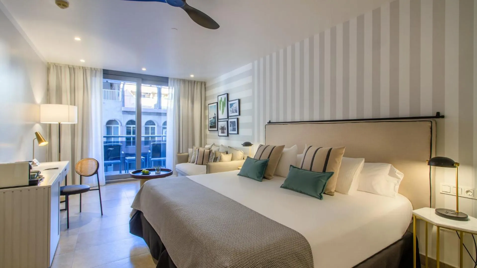 Bed in SOLYMAR Gran Hotel