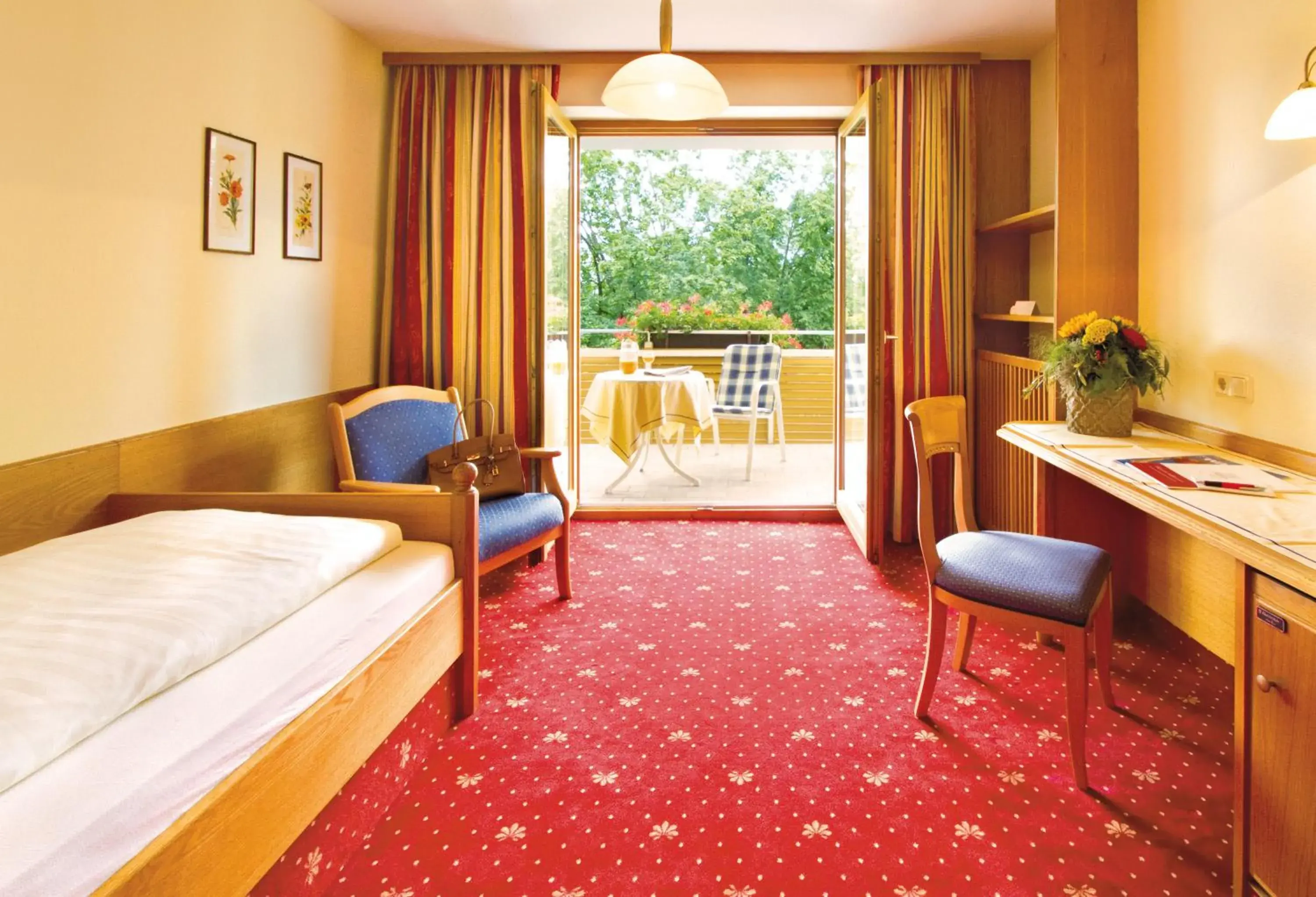 Single Room with Garden View - single occupancy in Hotel Astoria - Alexandra Krämer eK Single Room with Garden View - single occupancy in Hotel Astoria - Alexandra Krämer eK