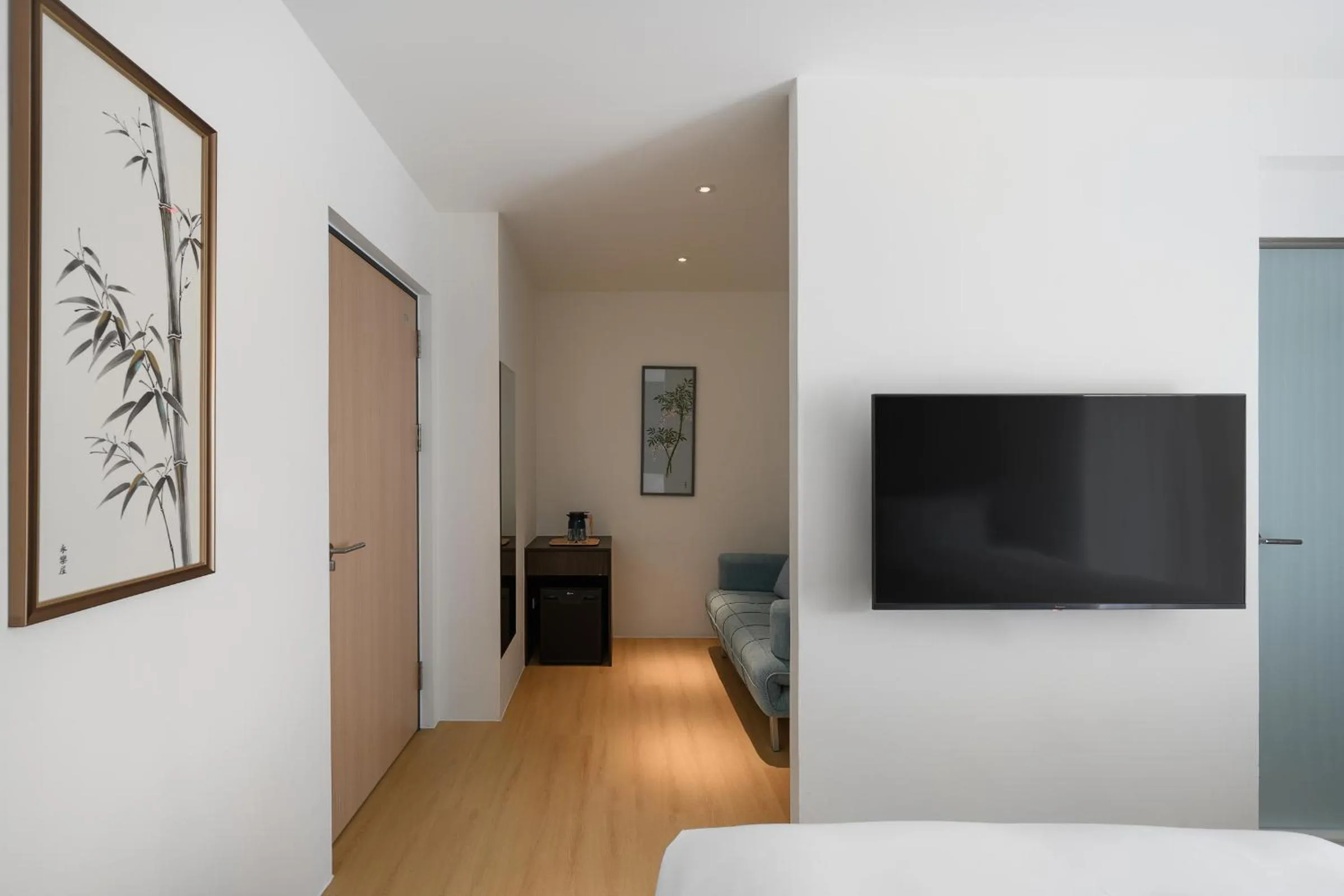 Communal lounge/ TV room, Bed in 禾淞津別邸 Kashotsu Bettei