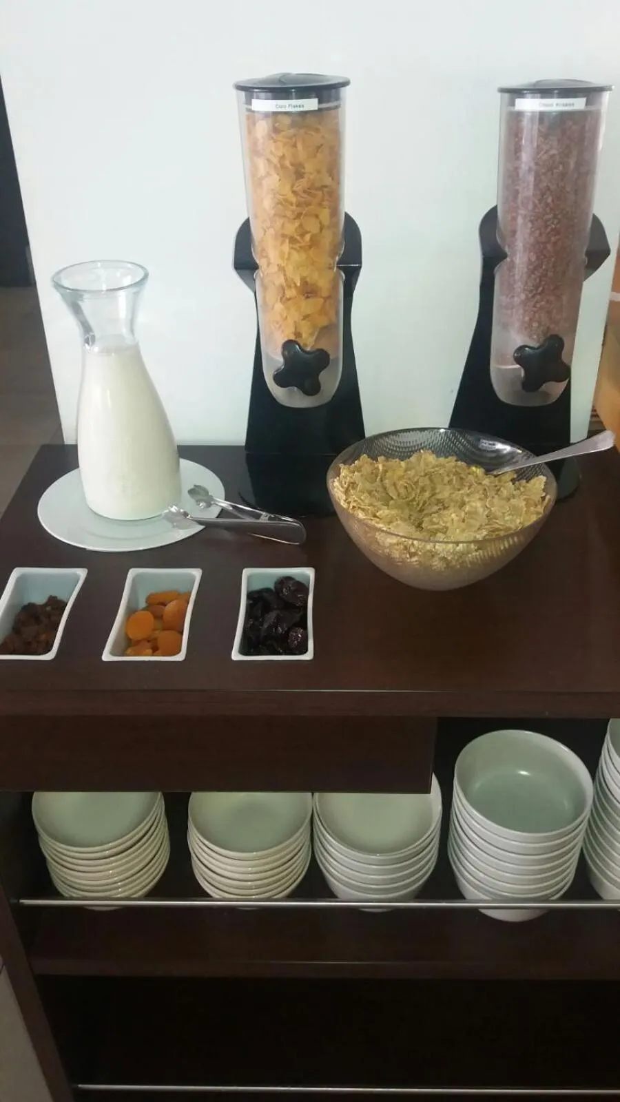 Buffet breakfast in Eco Alcalá Suites