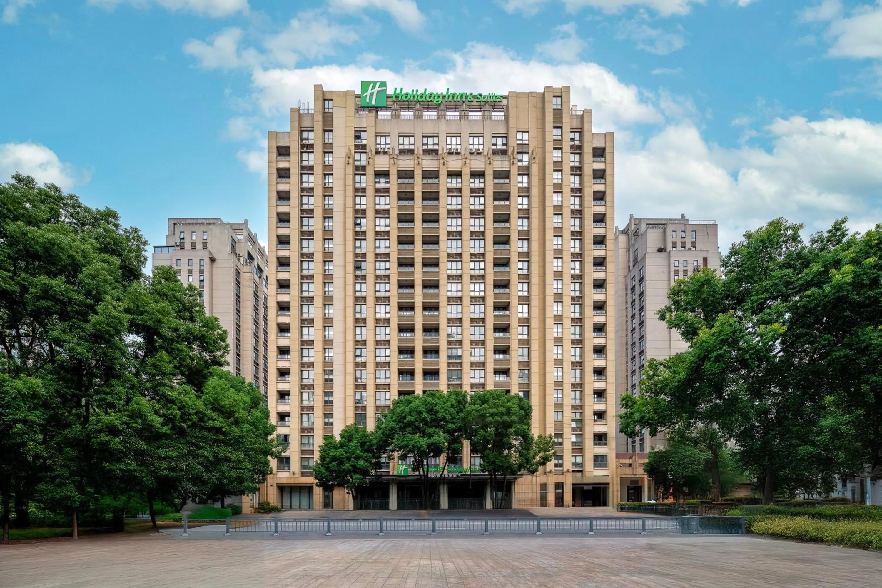 Property building in Holiday Inn & Suites Suzhou Yangcheng Lake, an IHG Hotel