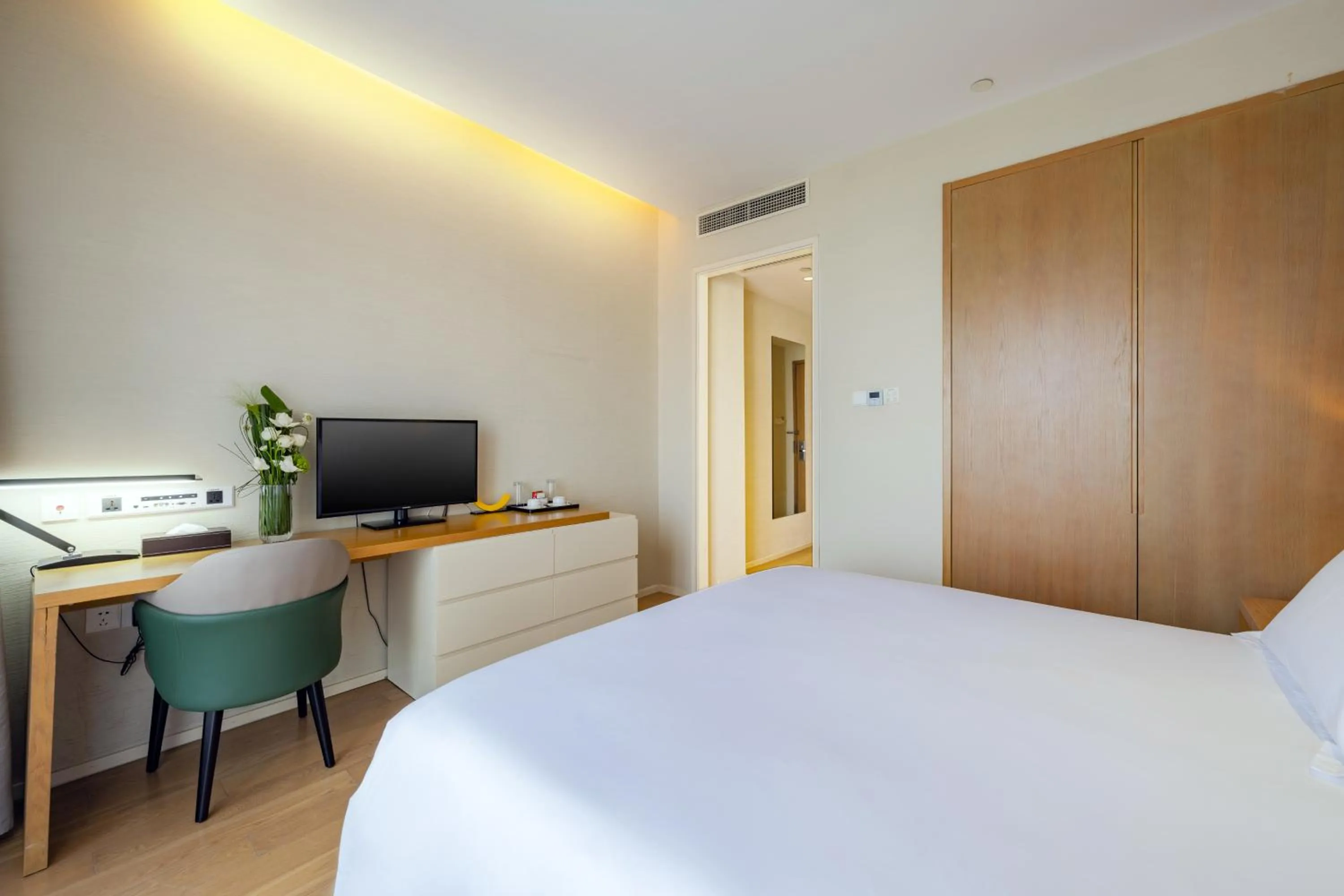 Property building in Holiday Inn & Suites Suzhou Yangcheng Lake, an IHG Hotel
