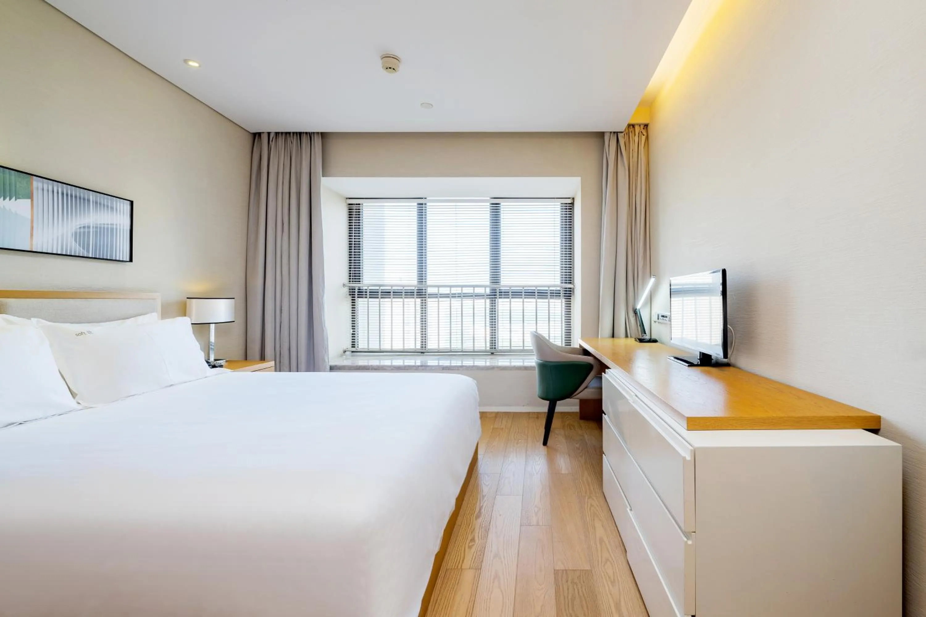 TV and multimedia in Holiday Inn & Suites Suzhou Yangcheng Lake, an IHG Hotel