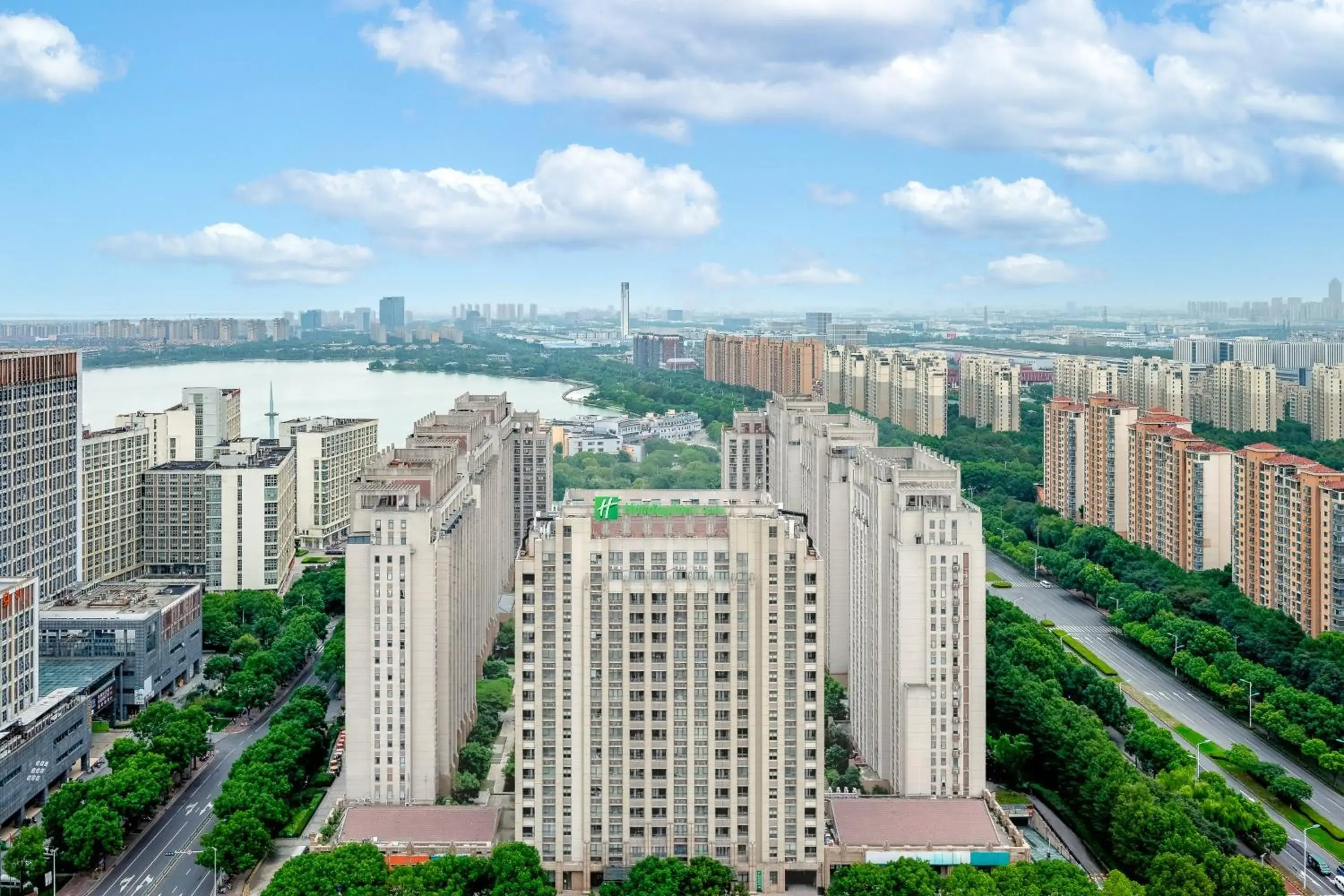 Property building in Holiday Inn & Suites Suzhou Yangcheng Lake, an IHG Hotel Property building in Holiday Inn & Suites Suzhou Yangcheng Lake, an IHG Hotel