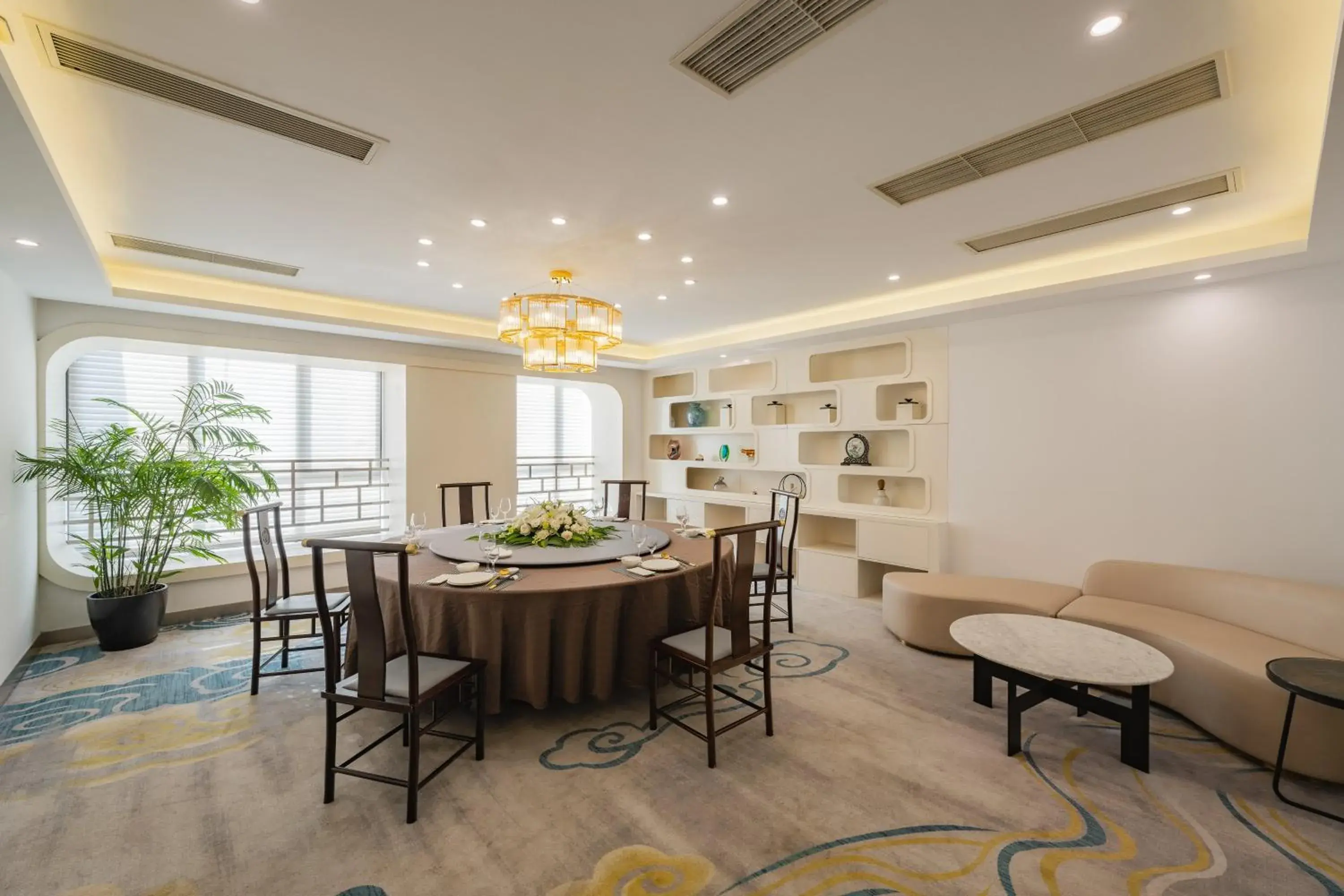 Restaurant/places to eat in Holiday Inn & Suites Suzhou Yangcheng Lake, an IHG Hotel Restaurant/places to eat in Holiday Inn & Suites Suzhou Yangcheng Lake, an IHG Hotel