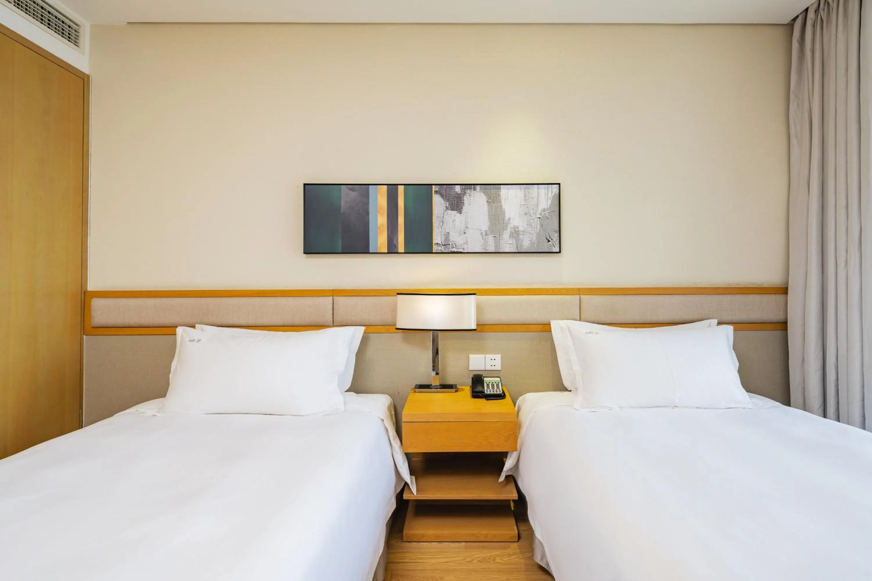 Photo of the whole room in Holiday Inn & Suites Suzhou Yangcheng Lake, an IHG Hotel