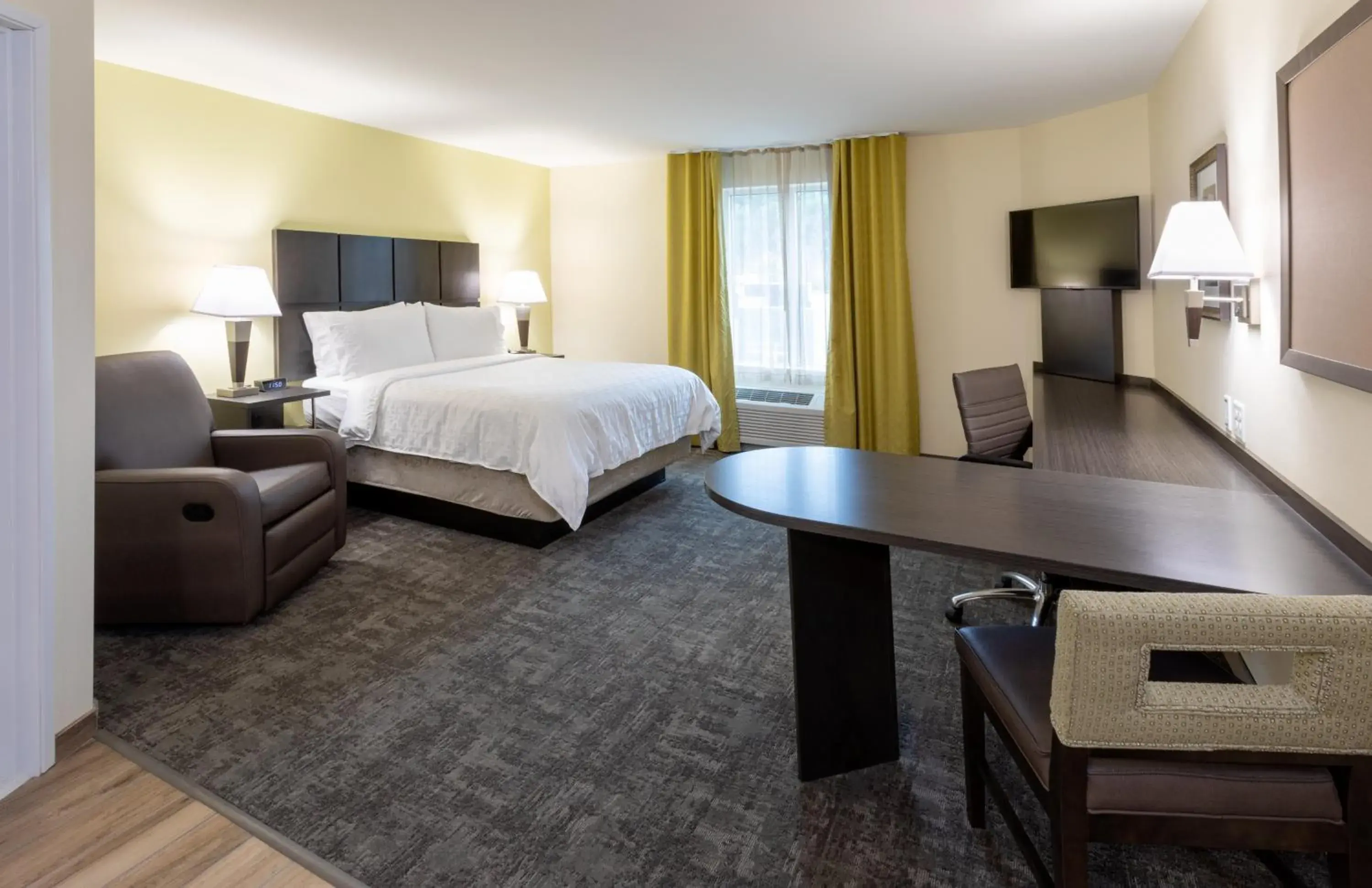 Photo of the whole room, Bed in Candlewood Suites - Rochester Mayo Clinic Area Photo of the whole room, Bed in Candlewood Suites - Rochester Mayo Clinic Area