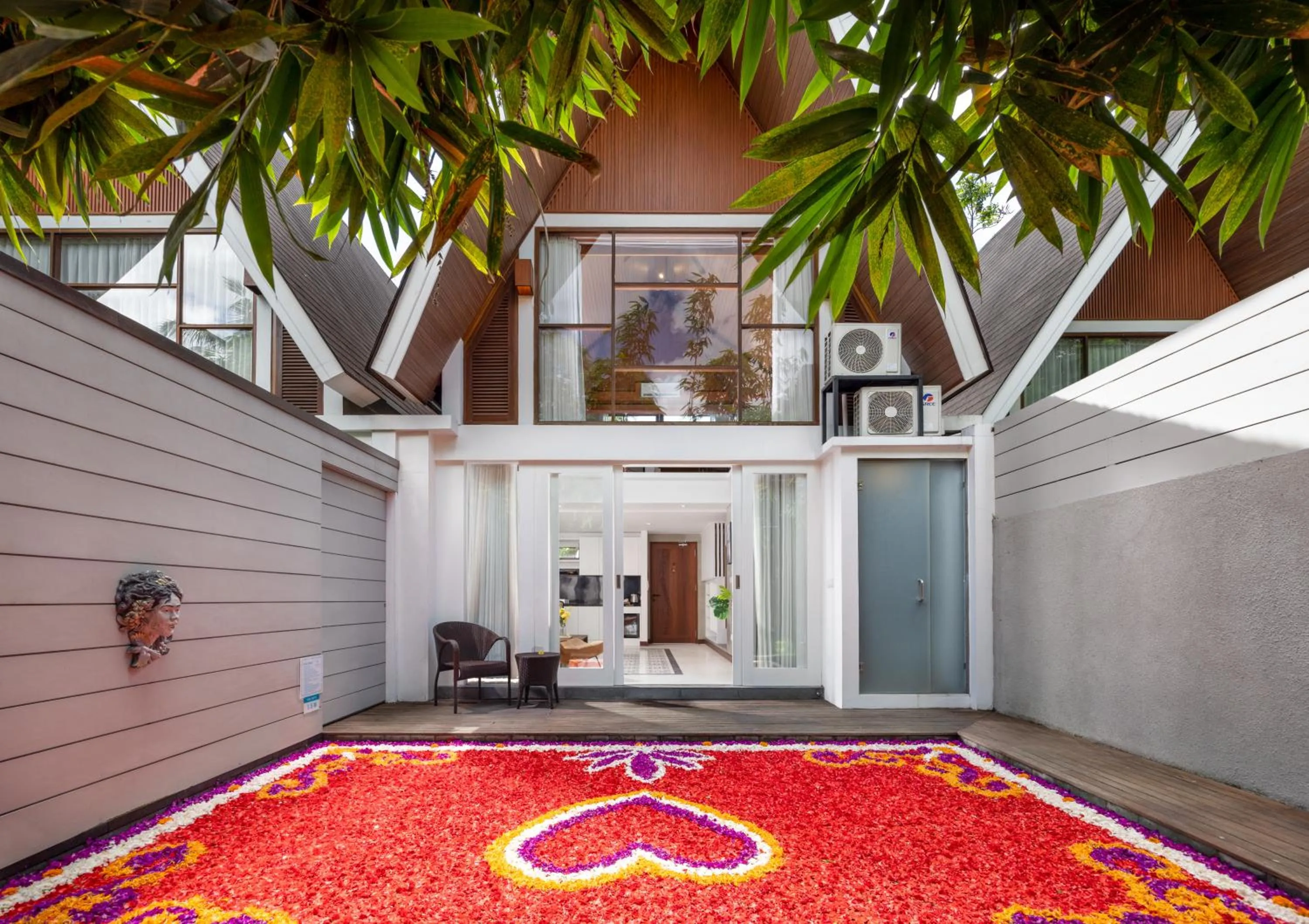 Decorative detail in Kanhara Villas Ubud by GenuineHost