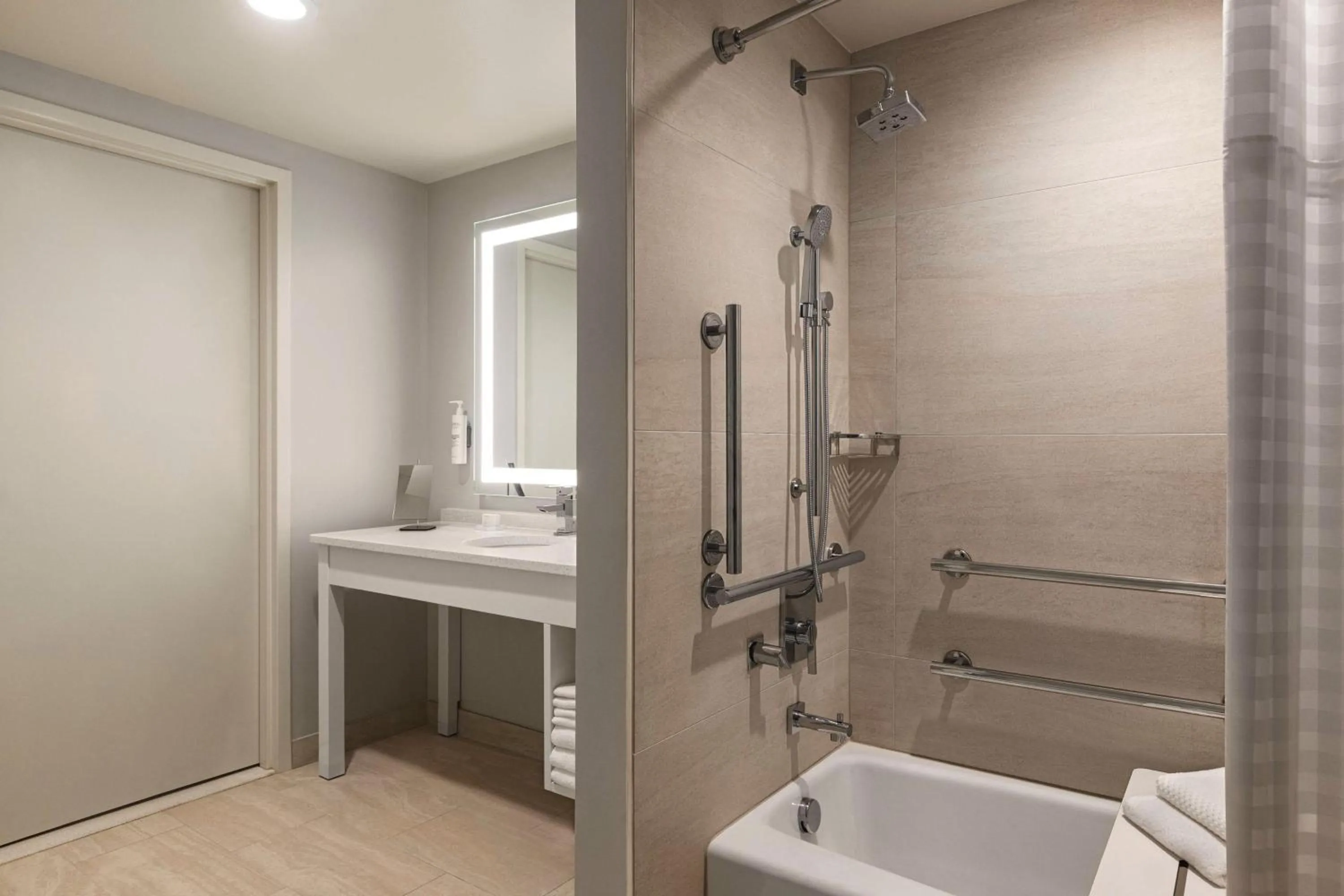 Bathroom in Embassy Suites By Hilton Panama City Beach Resort