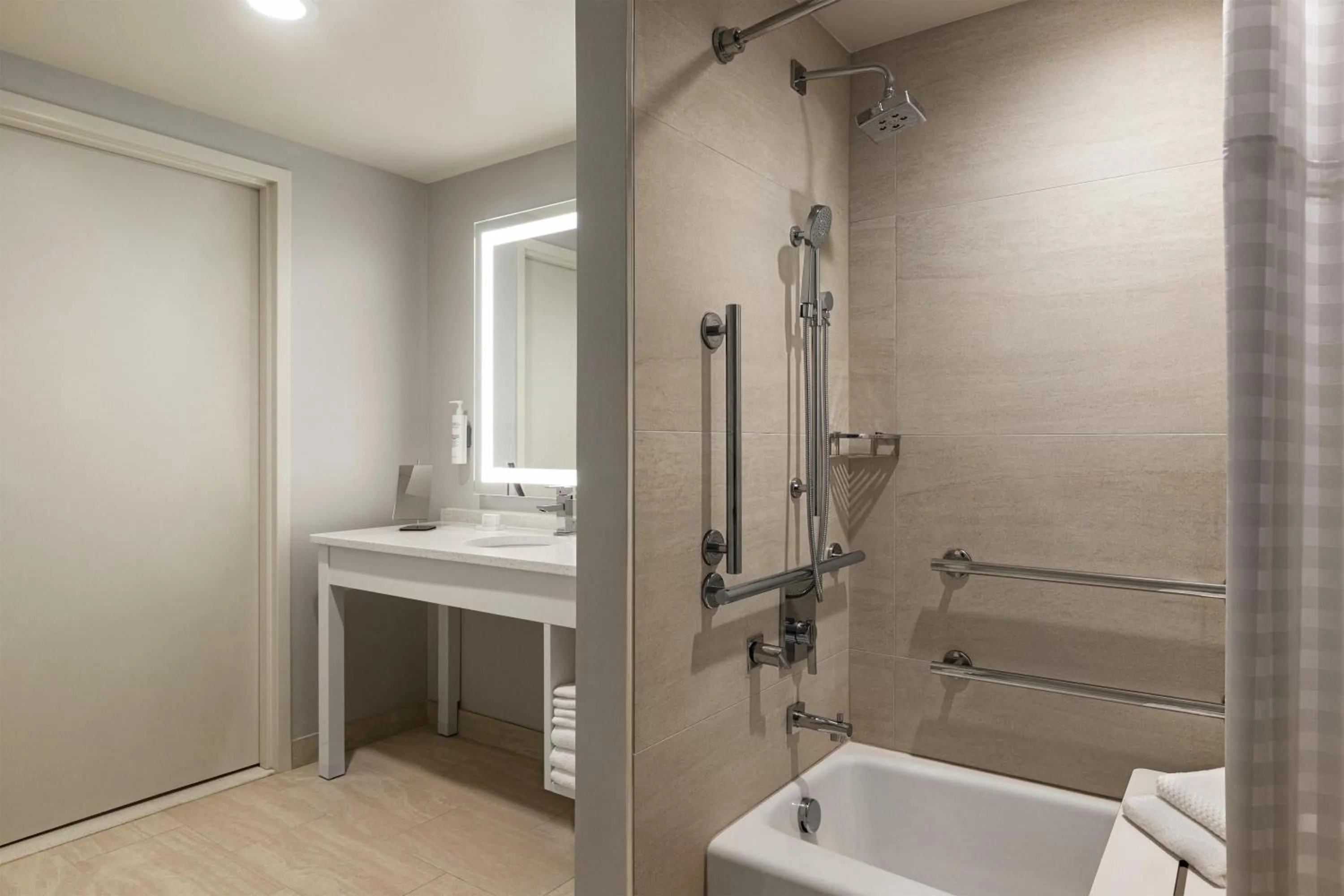 Bathroom in Embassy Suites By Hilton Panama City Beach Resort