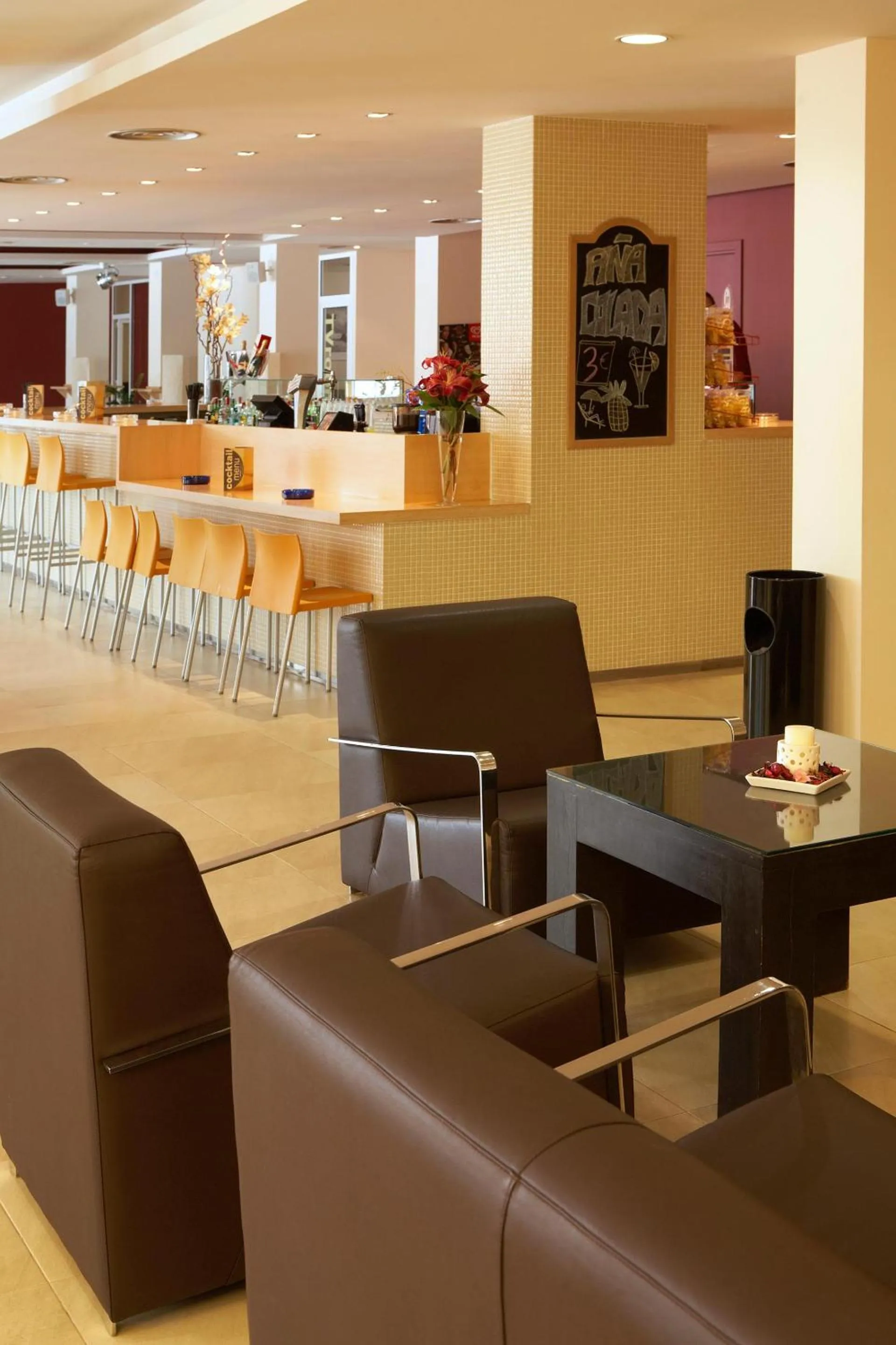 Lounge or bar in ALEGRIA Plaza Paris 4*Sup