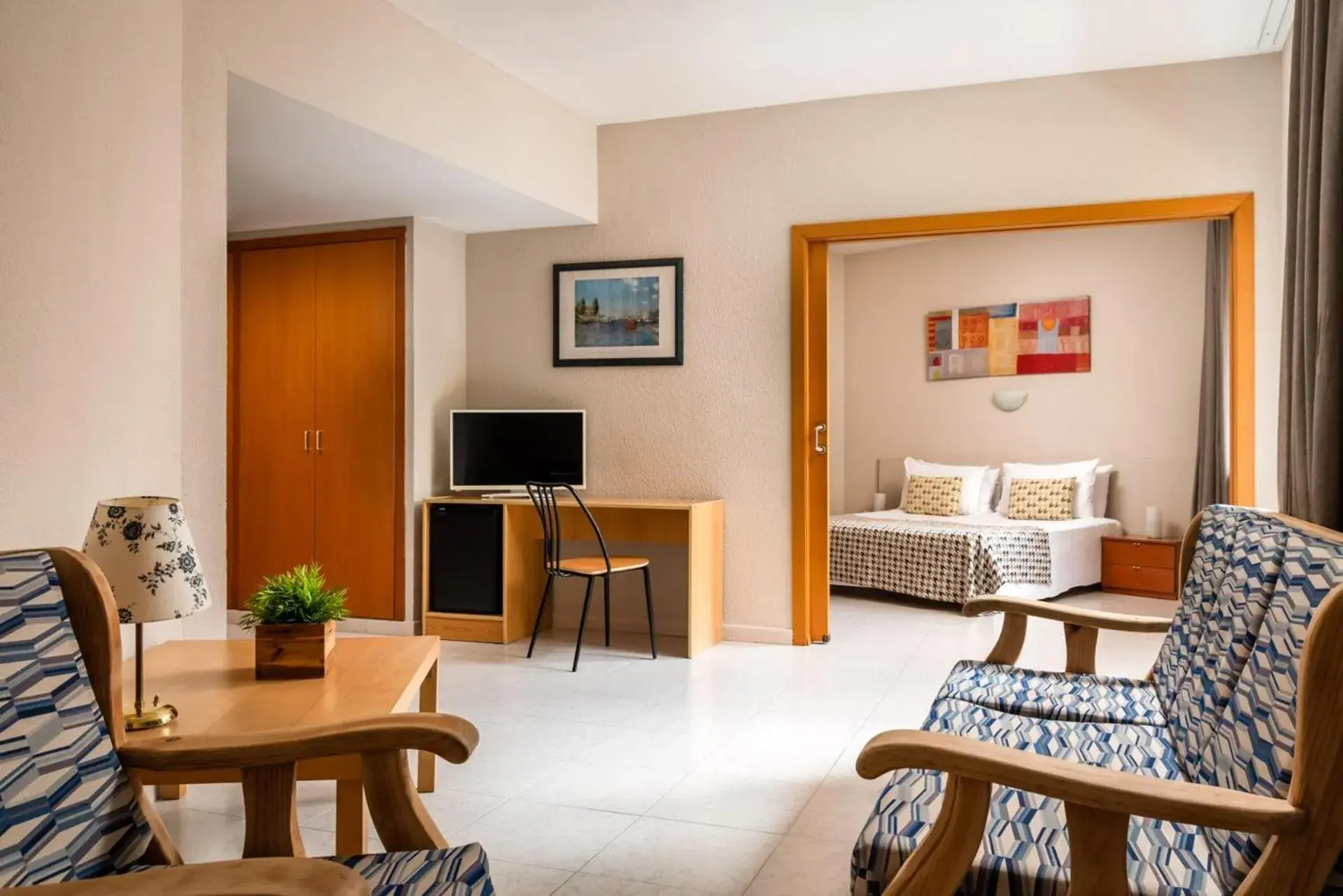 Photo of the whole room in ALEGRIA Plaza Paris 4*Sup Photo of the whole room in ALEGRIA Plaza Paris 4*Sup