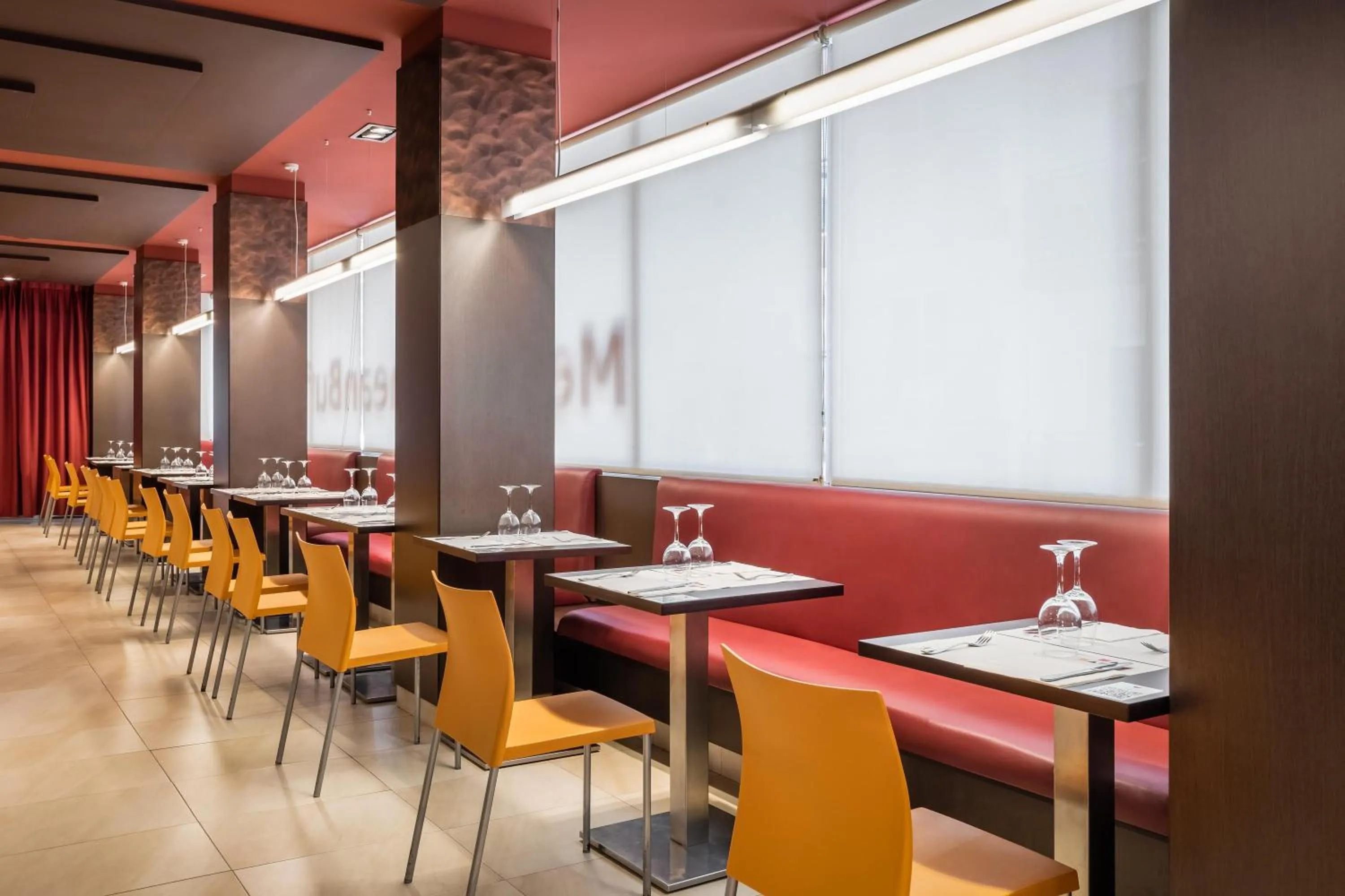 Restaurant/places to eat in ALEGRIA Plaza Paris 4*Sup