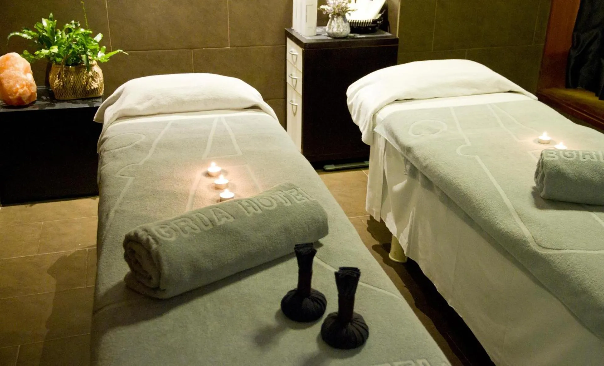 Spa and wellness centre/facilities, Bed in ALEGRIA Plaza Paris 4*Sup