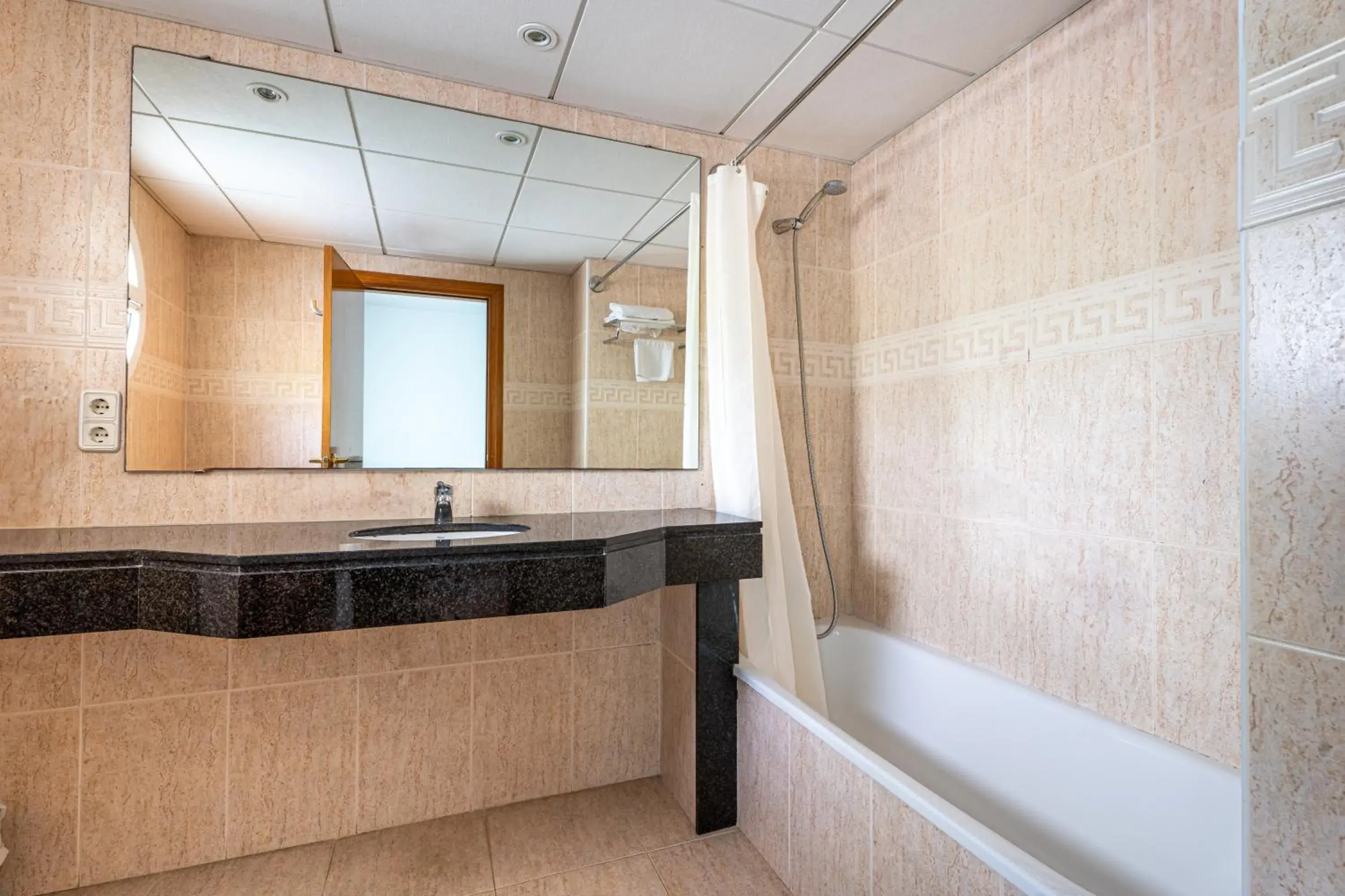 Quadruple Room with Terrace in Hotel Canada Palace Quadruple Room with Terrace in Hotel Canada Palace