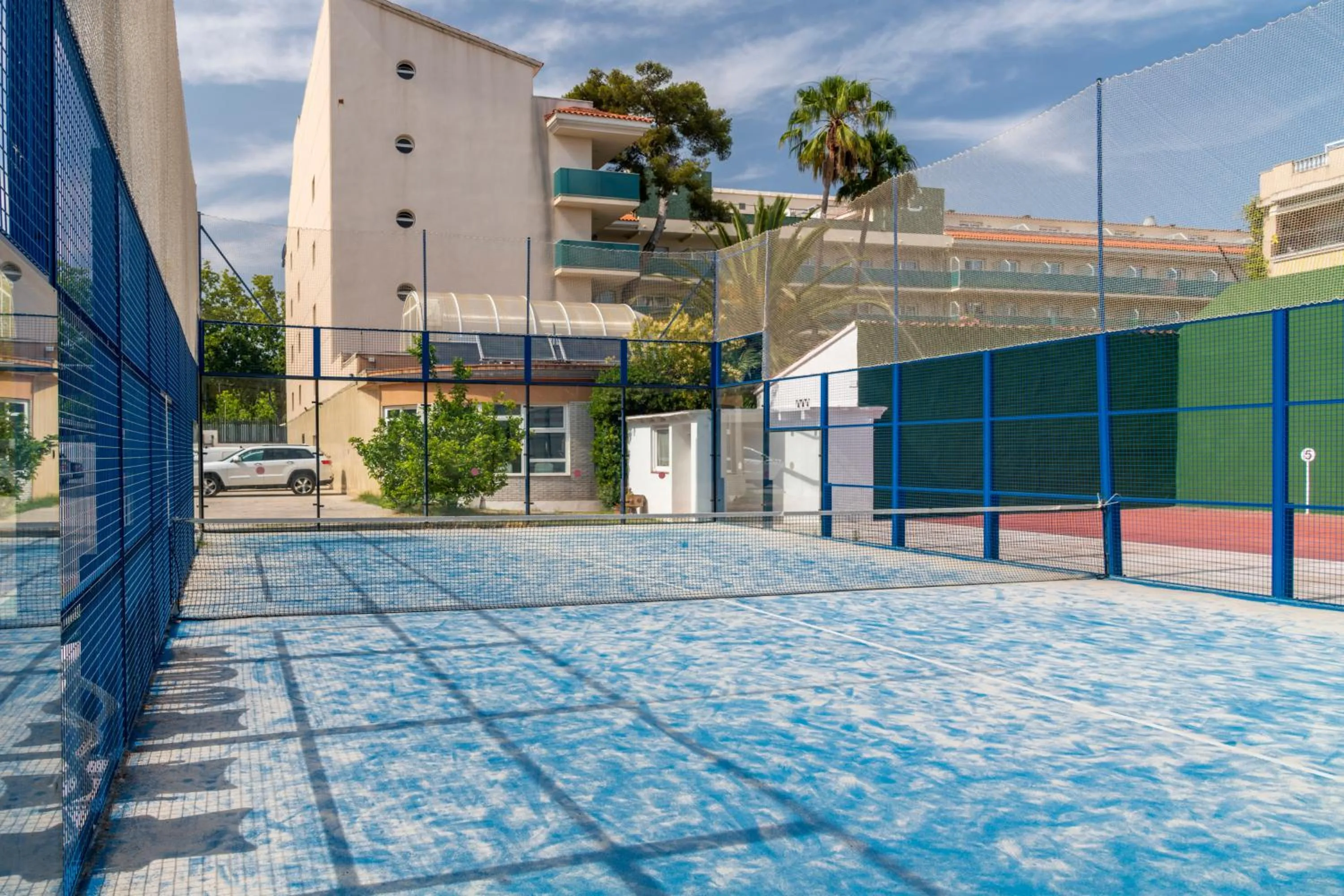 Tennis court in Hotel Canada Palace