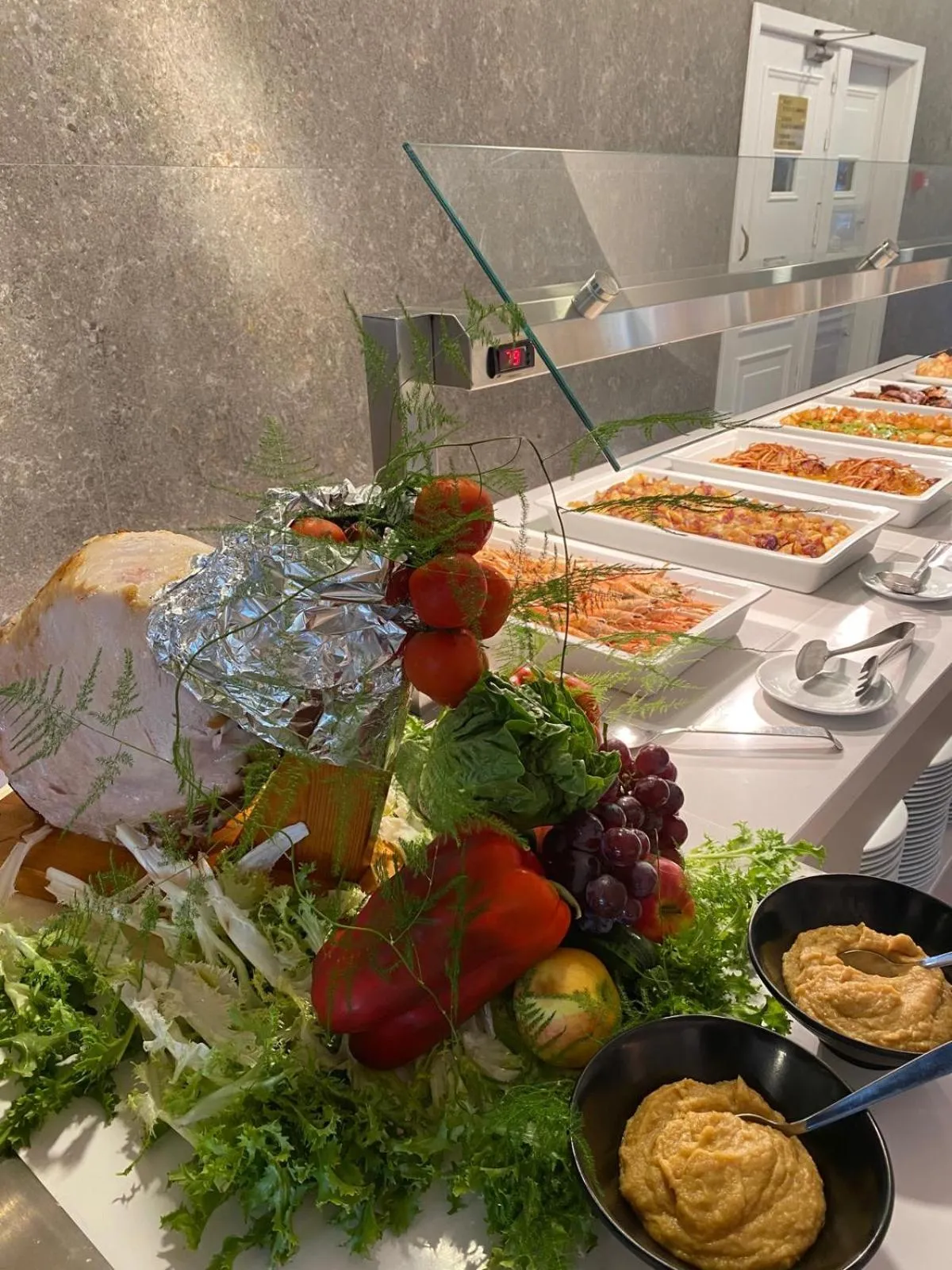 Restaurant/places to eat in Hotel Canada Palace