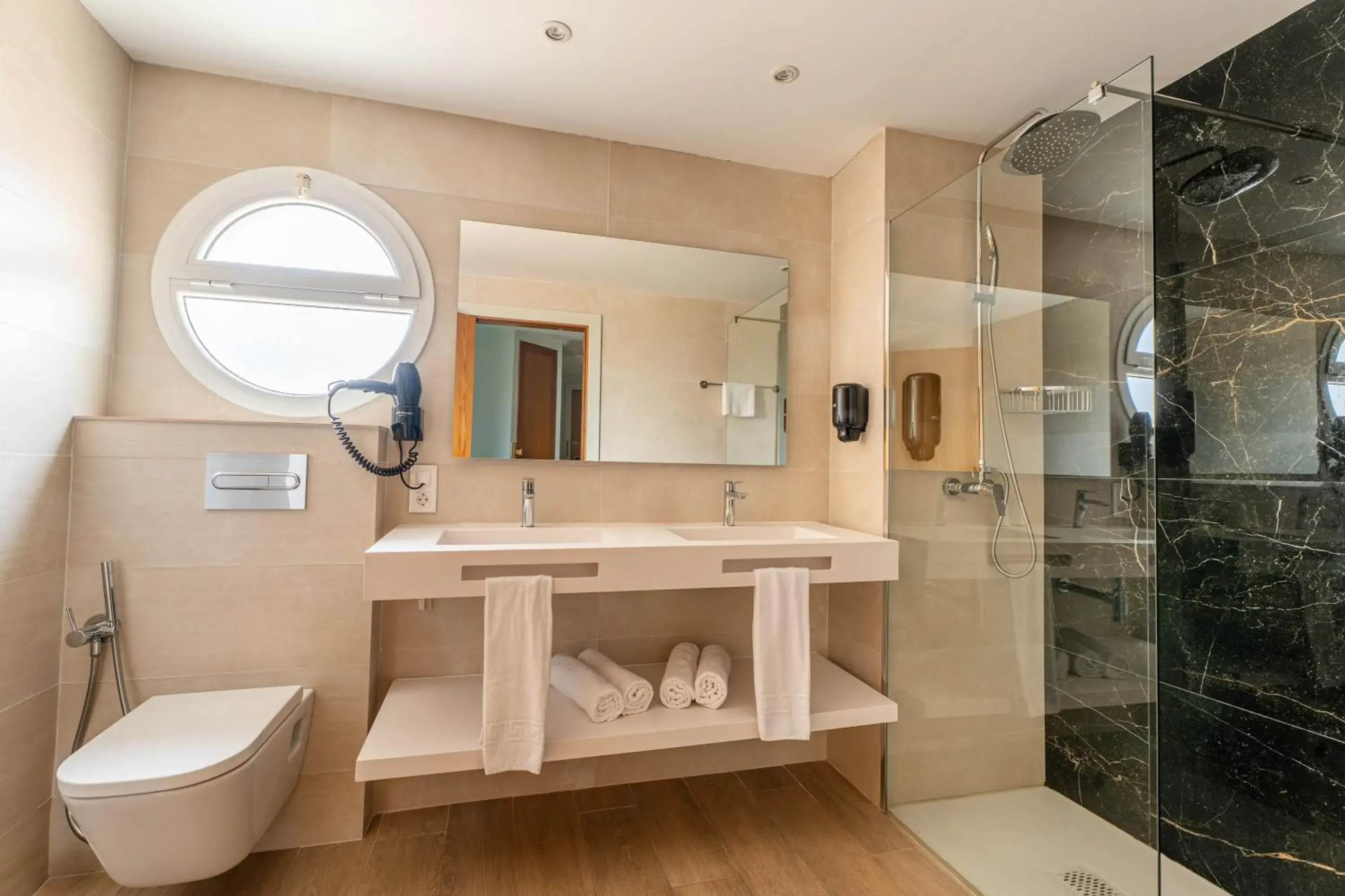 Bathroom in Hotel Canada Palace Bathroom in Hotel Canada Palace