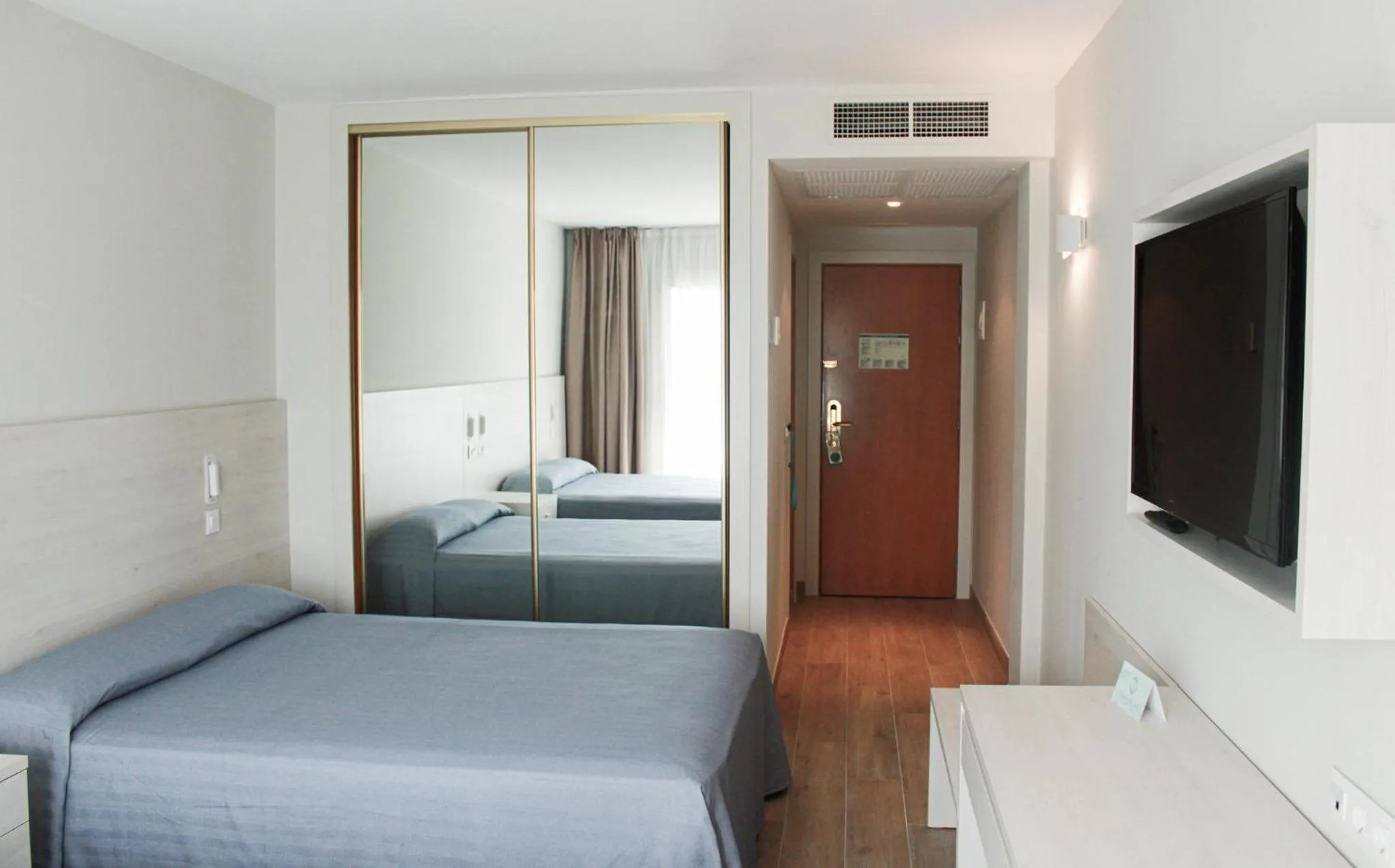 Photo of the whole room, Bed in Hotel Canada Palace