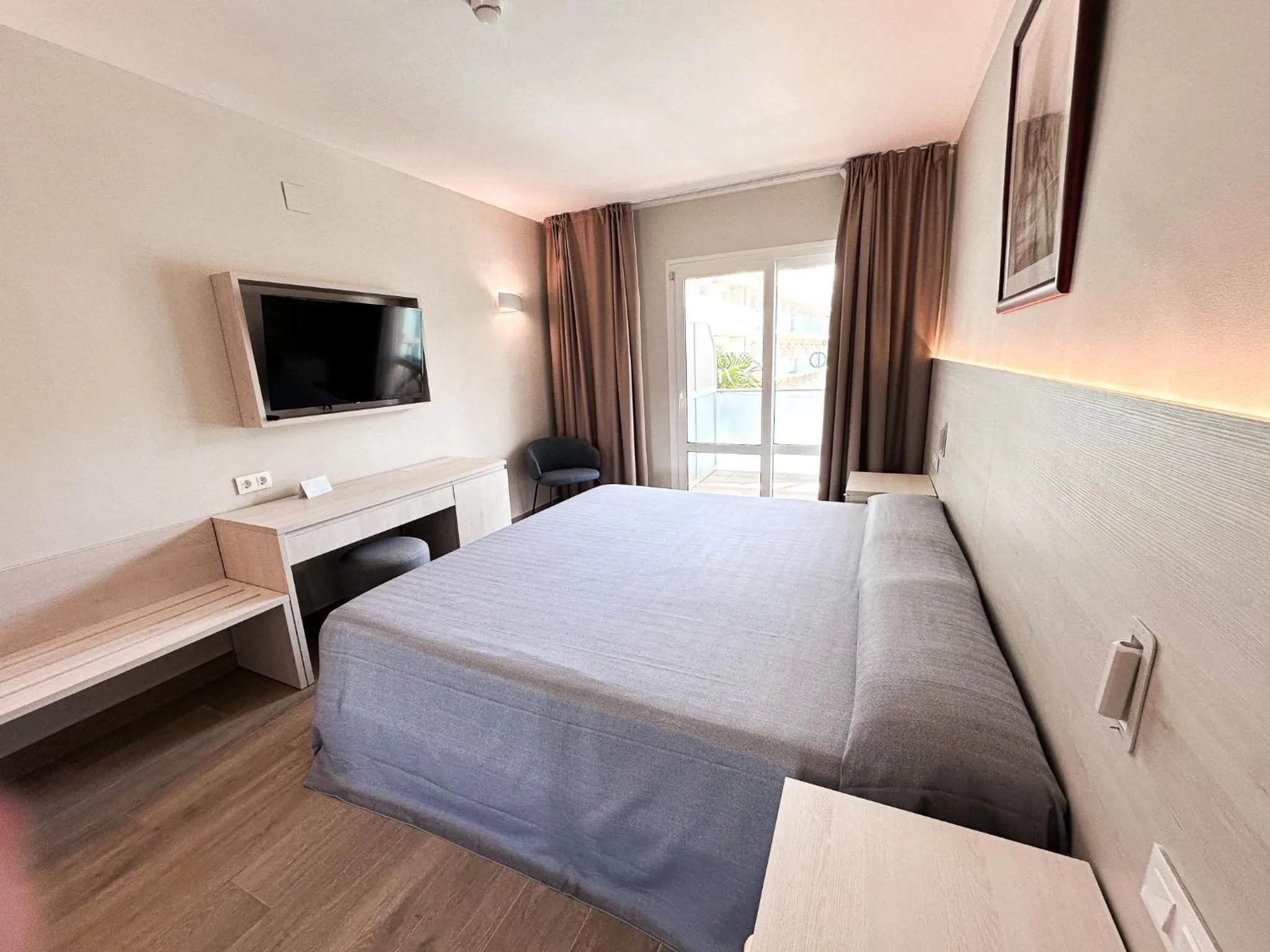 Photo of the whole room, Bed in Hotel Canada Palace