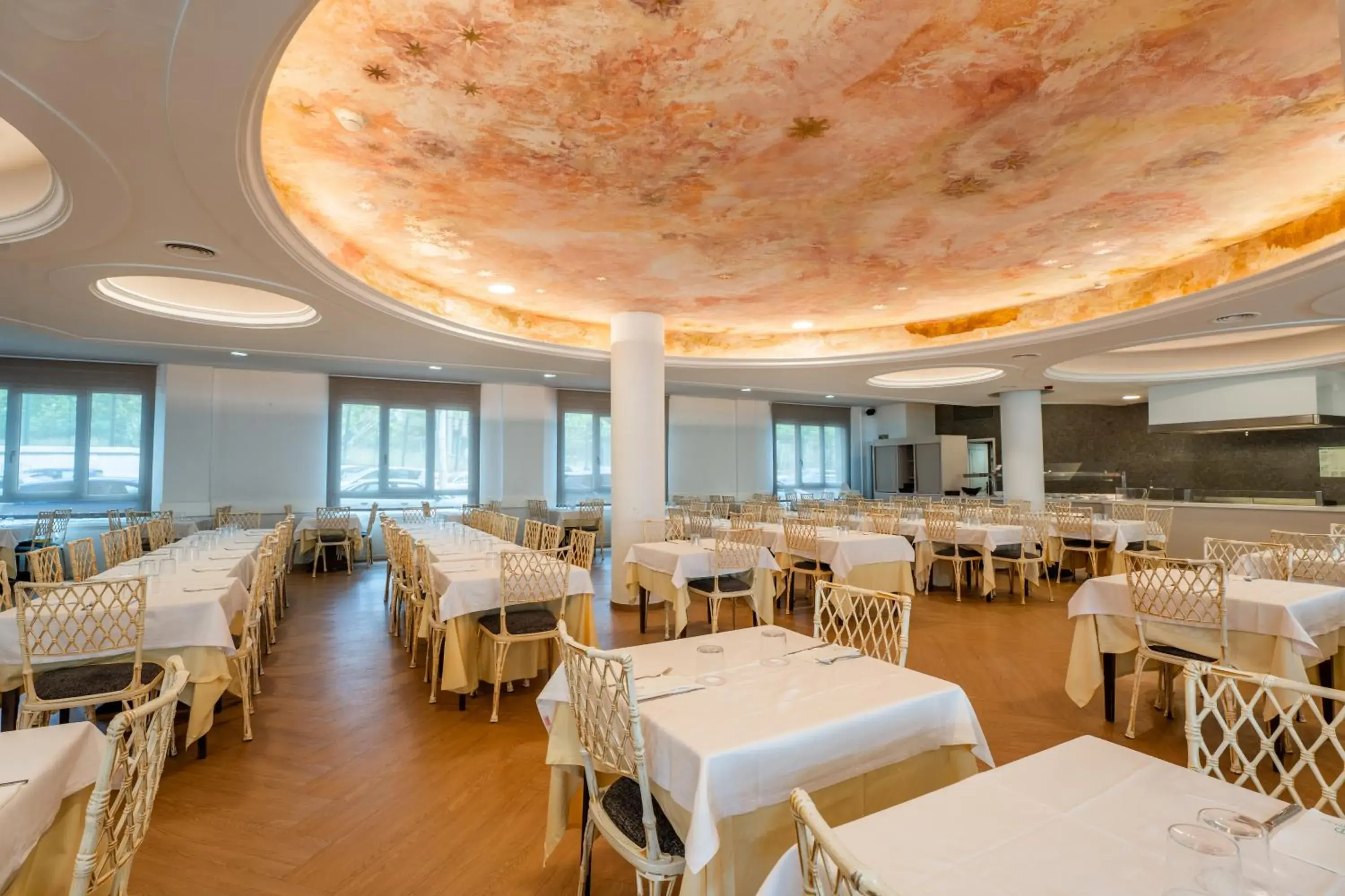 Restaurant/places to eat in Hotel Canada Palace Restaurant/places to eat in Hotel Canada Palace