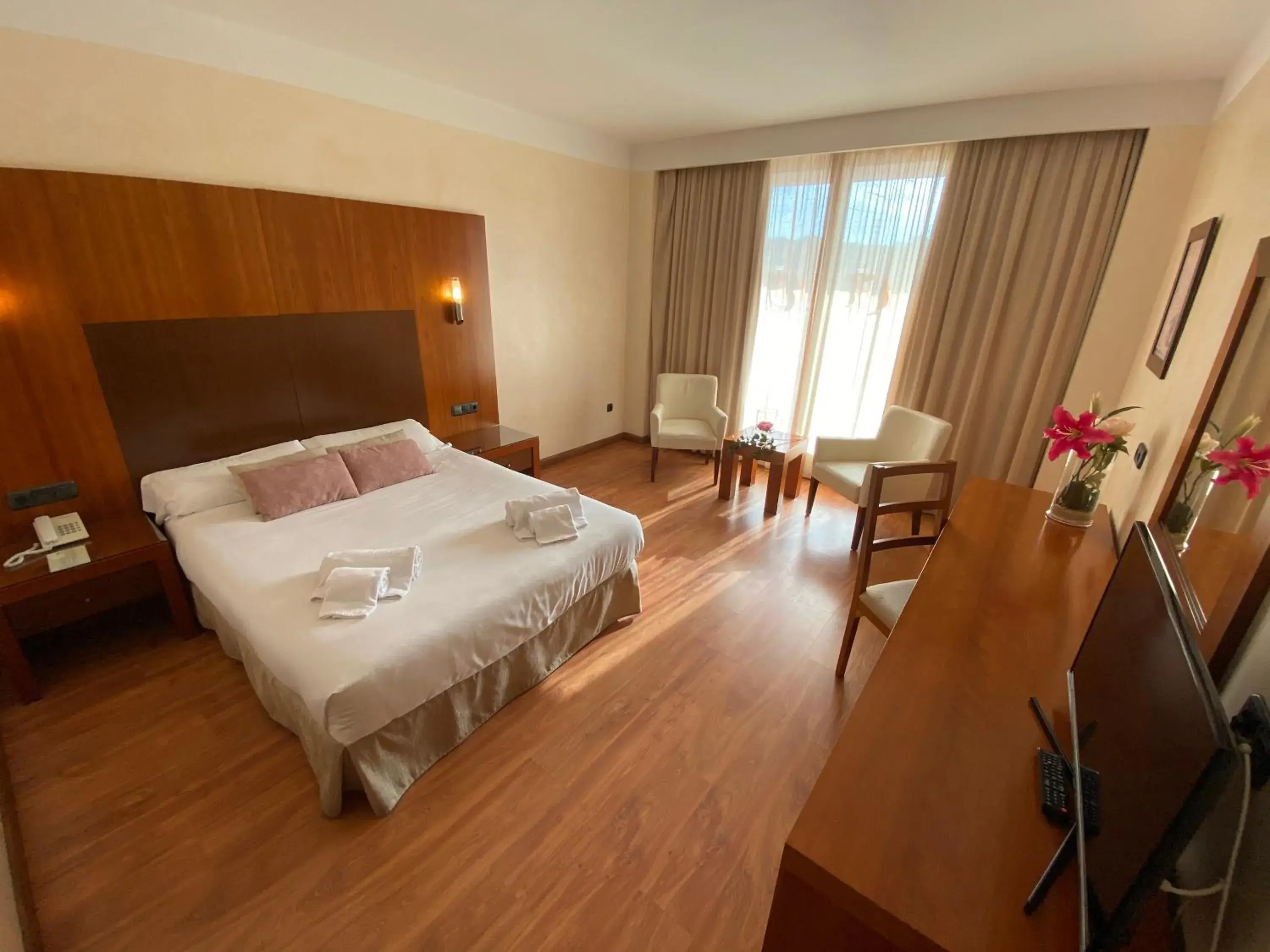 Double or Twin Room with Extra Bed in Hotel Montera Plaza Double or Twin Room with Extra Bed in Hotel Montera Plaza