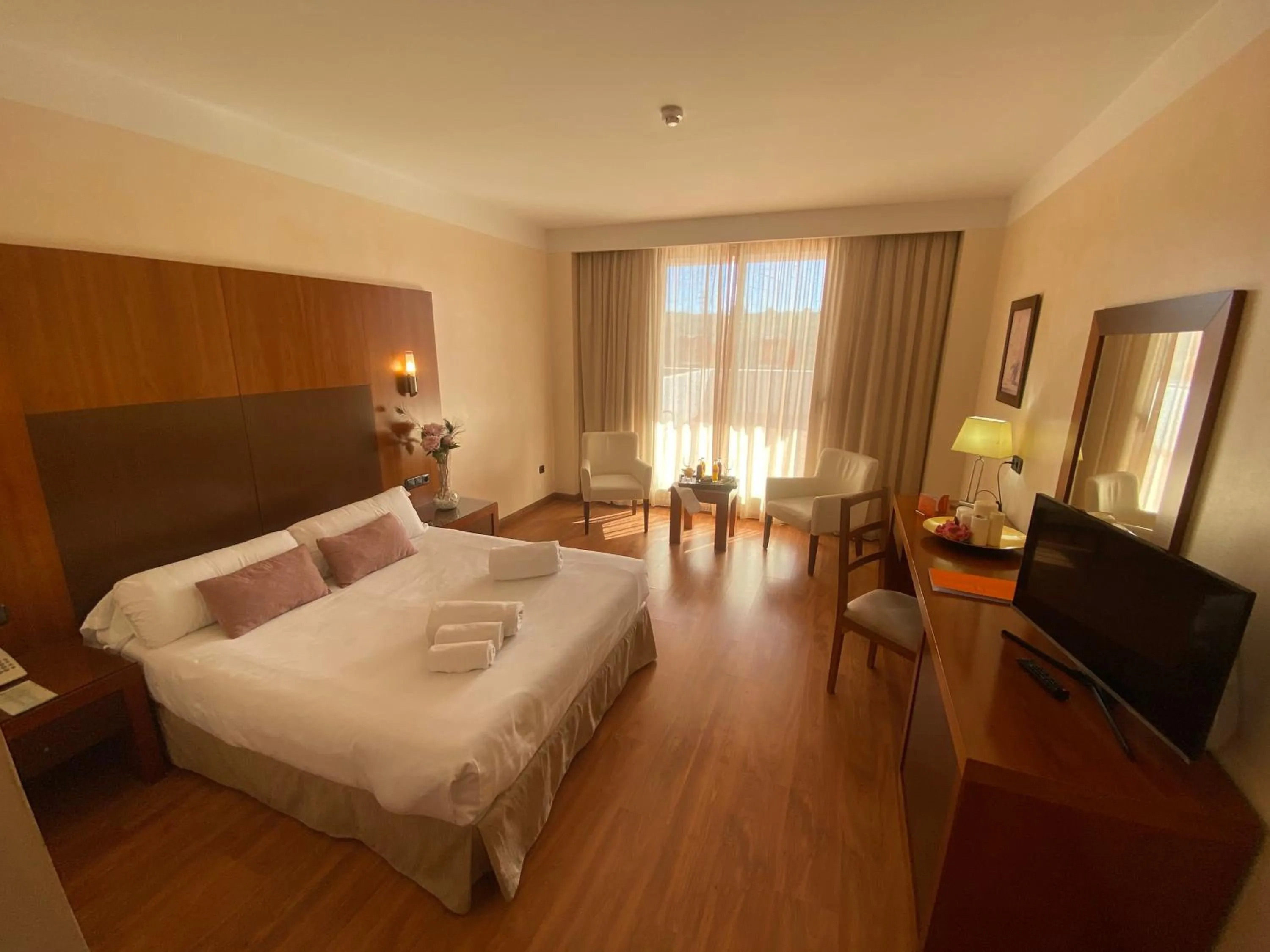 Photo of the whole room, Bed in Hotel Montera Plaza