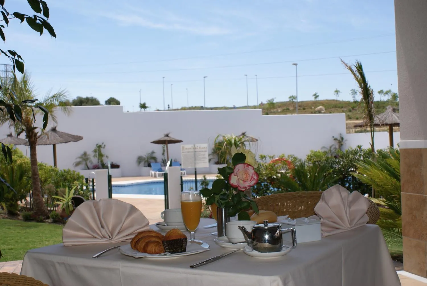 Restaurant/places to eat in Hotel Montera Plaza