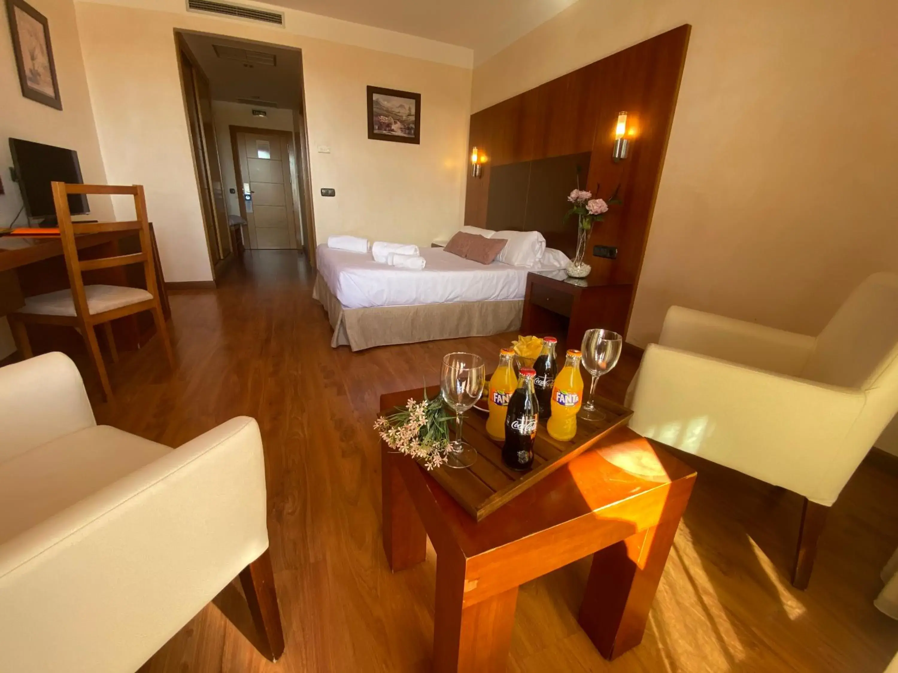 Photo of the whole room, Bed in Hotel Montera Plaza Photo of the whole room, Bed in Hotel Montera Plaza