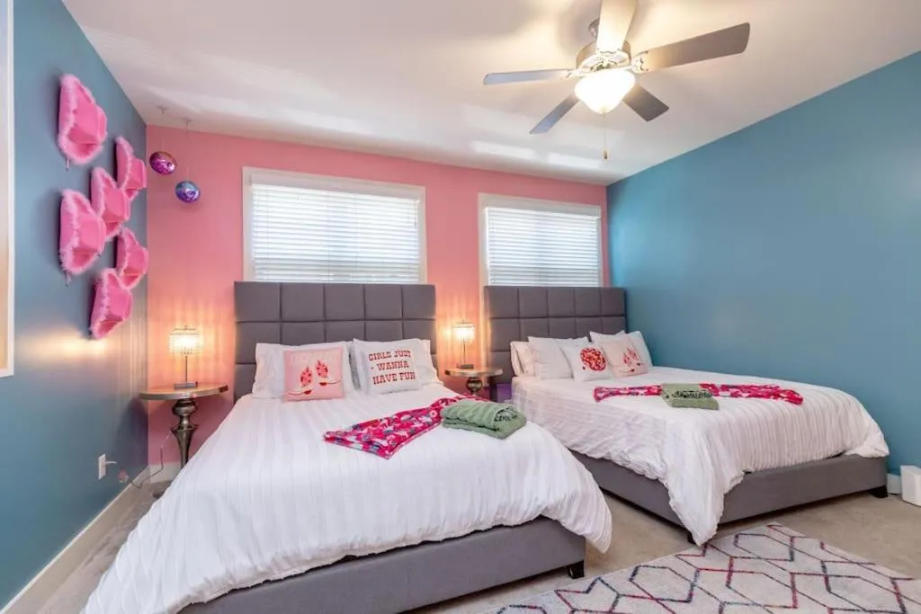 Bed in PinkBMe - 8 Min to Downtown, Free Parking