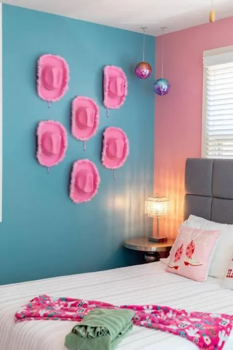 Bed in PinkBMe - 8 Min to Downtown, Free Parking