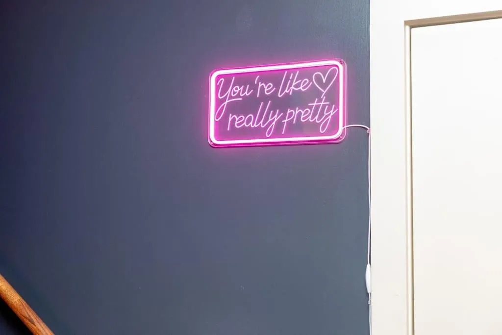 Decorative detail in PinkBMe - 8 Min to Downtown, Free Parking