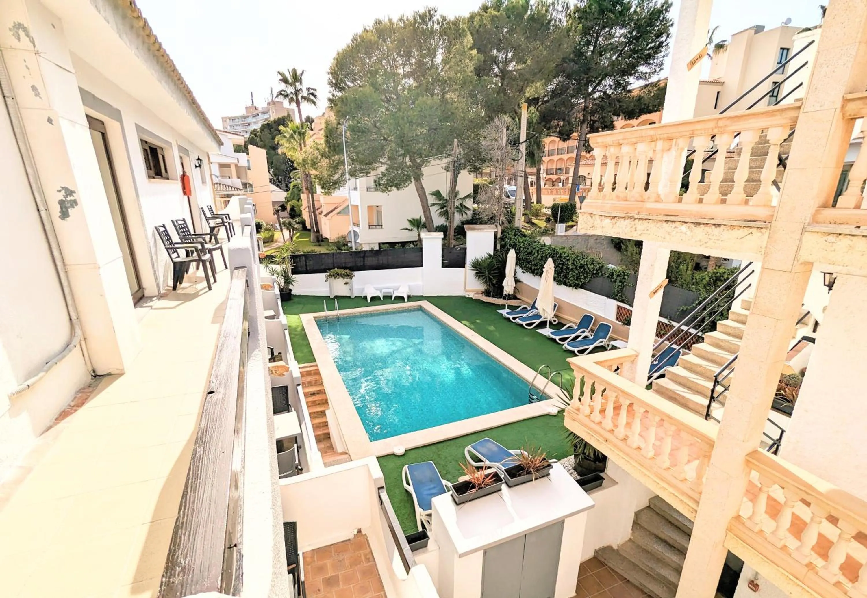 Pool view in Don Carlos