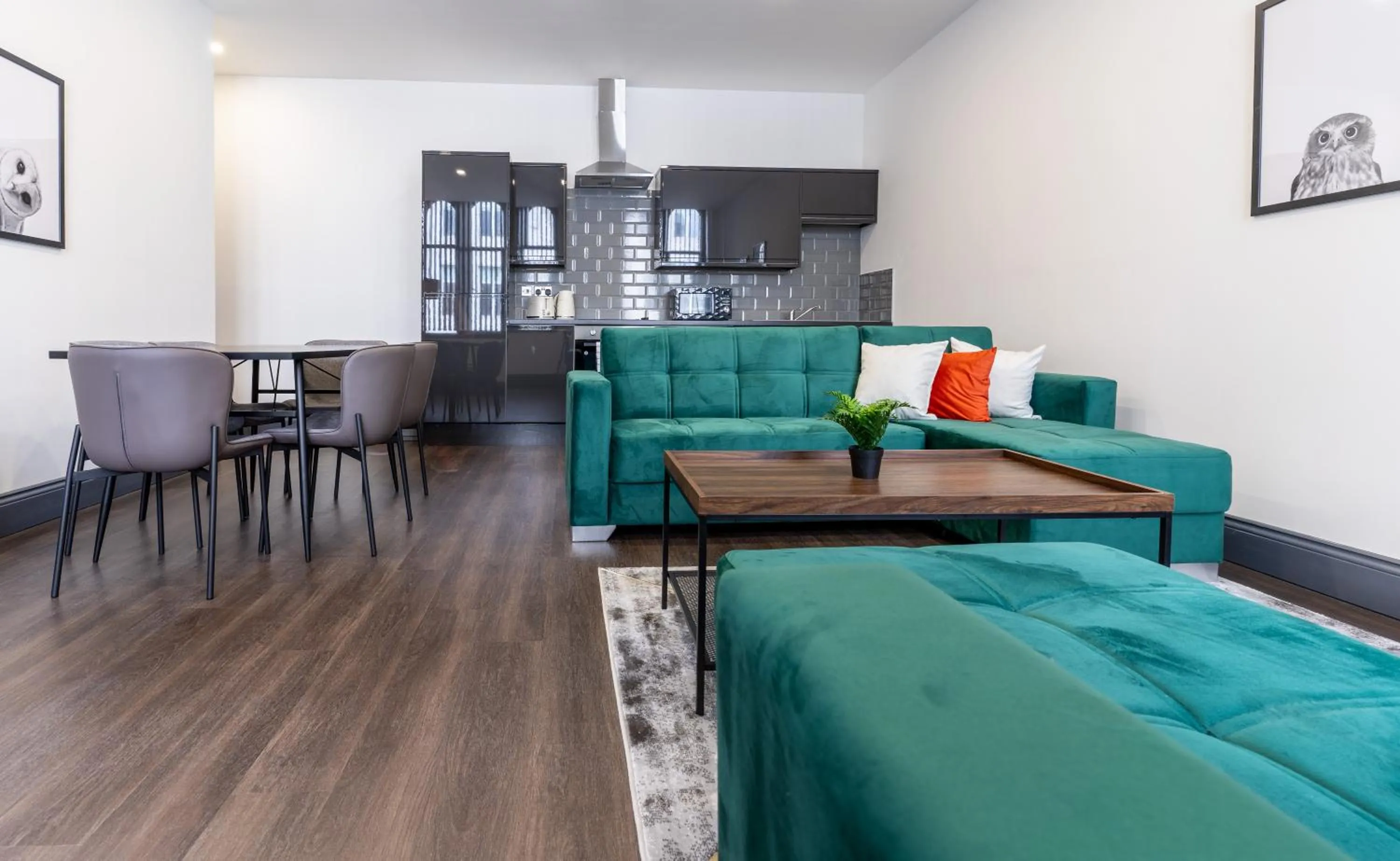 New Zealand House Apartments by Happy Days