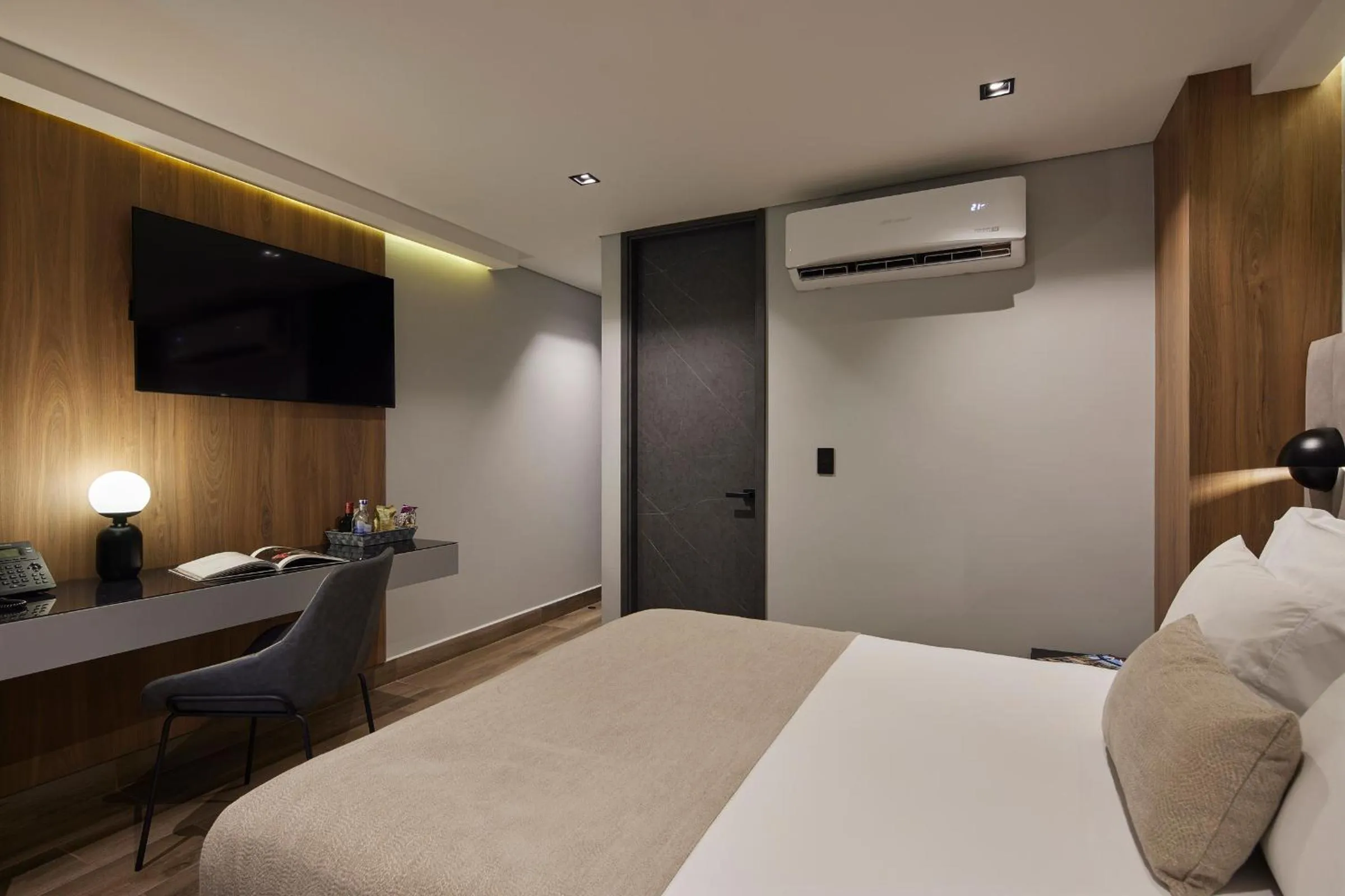 Photo of the whole room, Bed in Hotel Selis