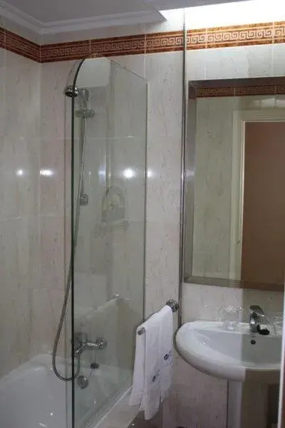 Bathroom in Hotel Las Sirenas Bathroom in Hotel Las Sirenas