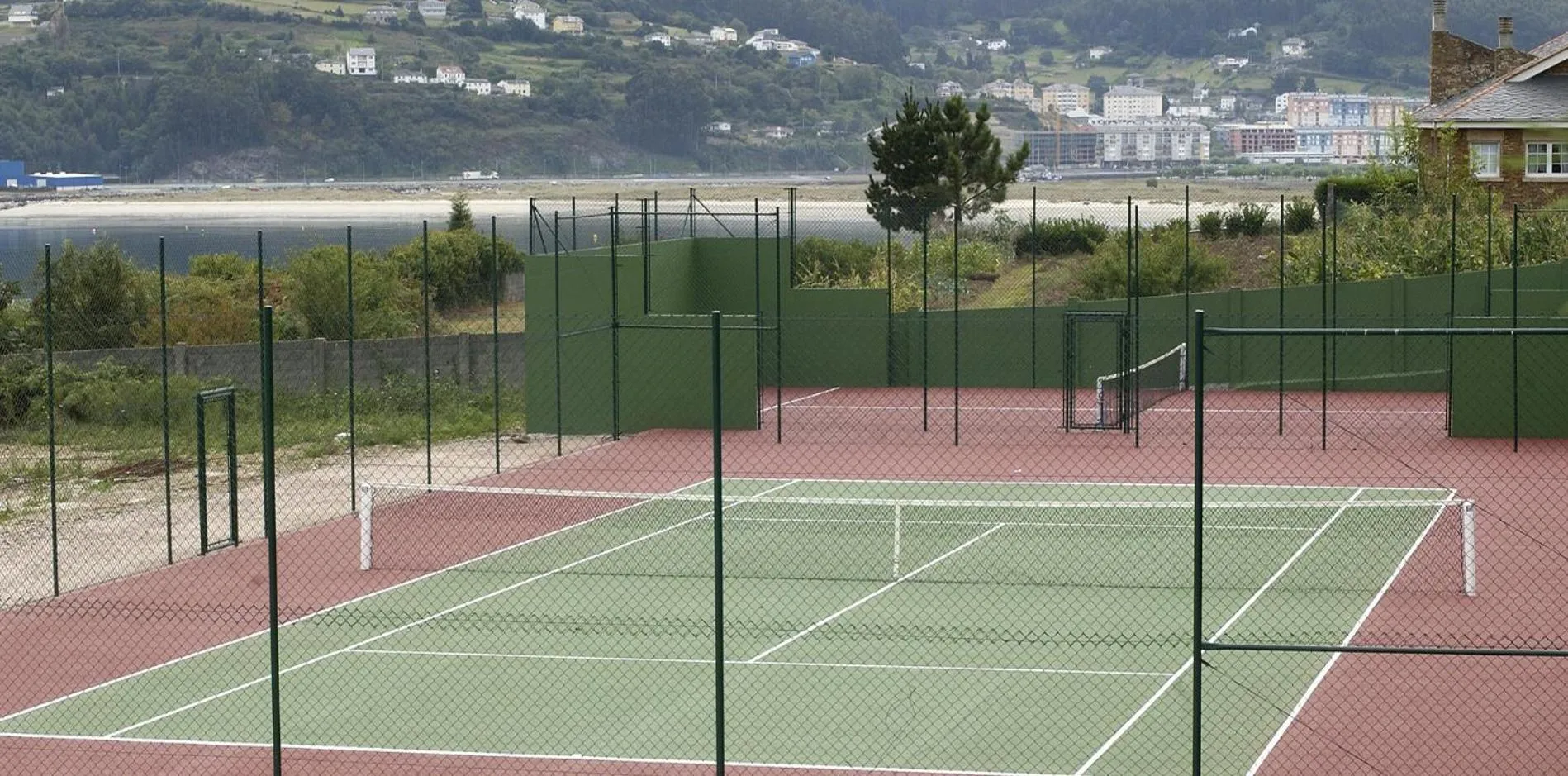 Tennis court in Hotel Las Sirenas