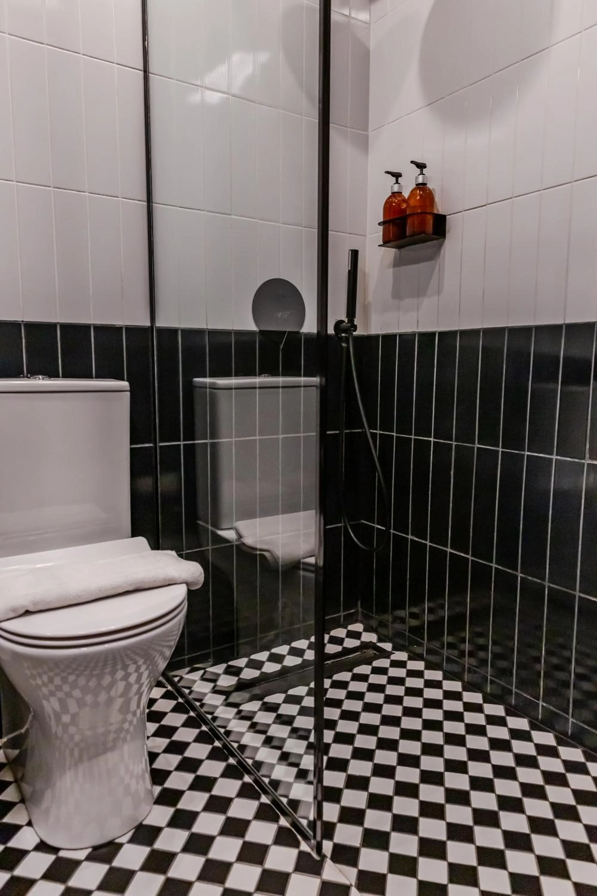 Shower in SoHo Athinas 60