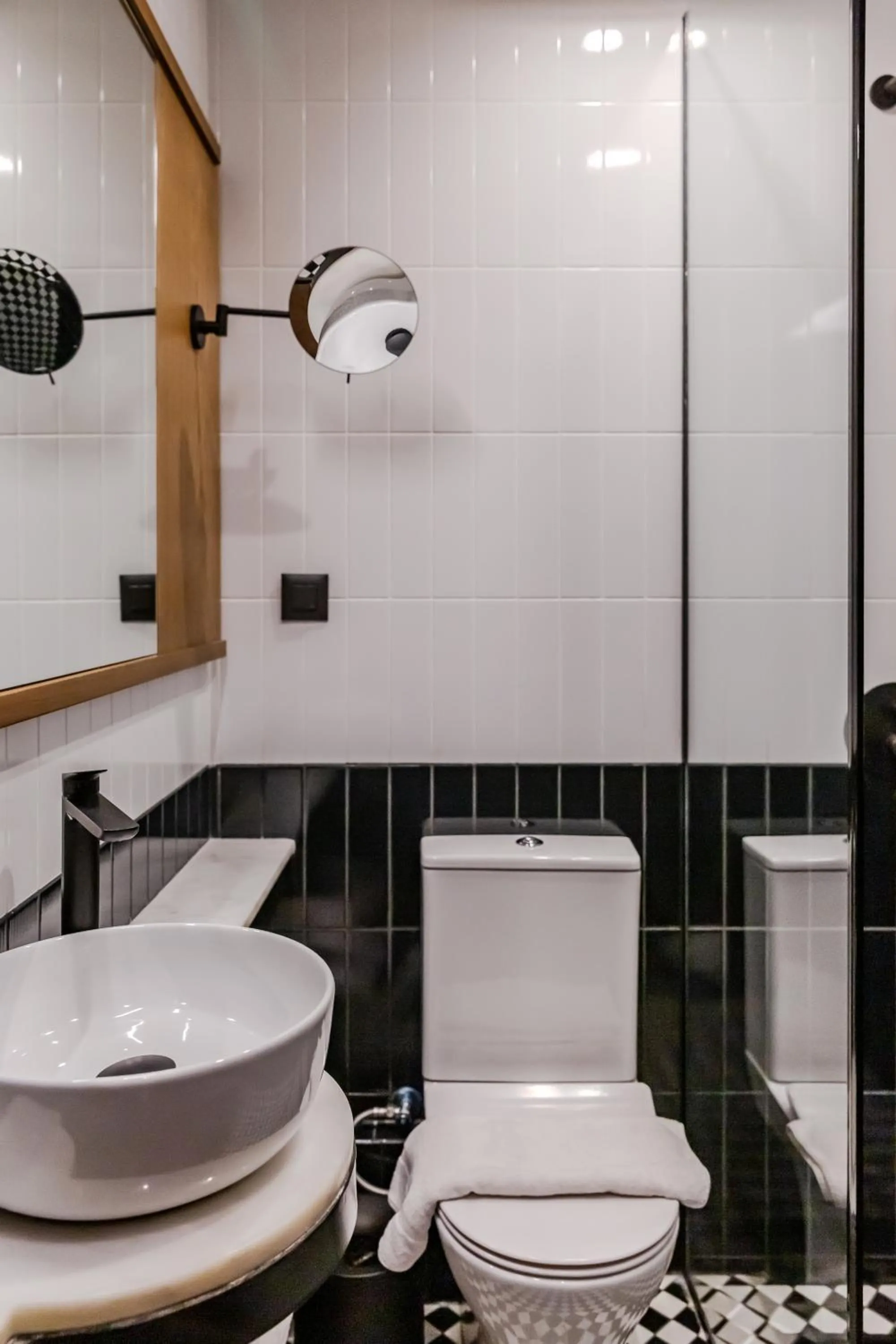Shower in SoHo Athinas 60