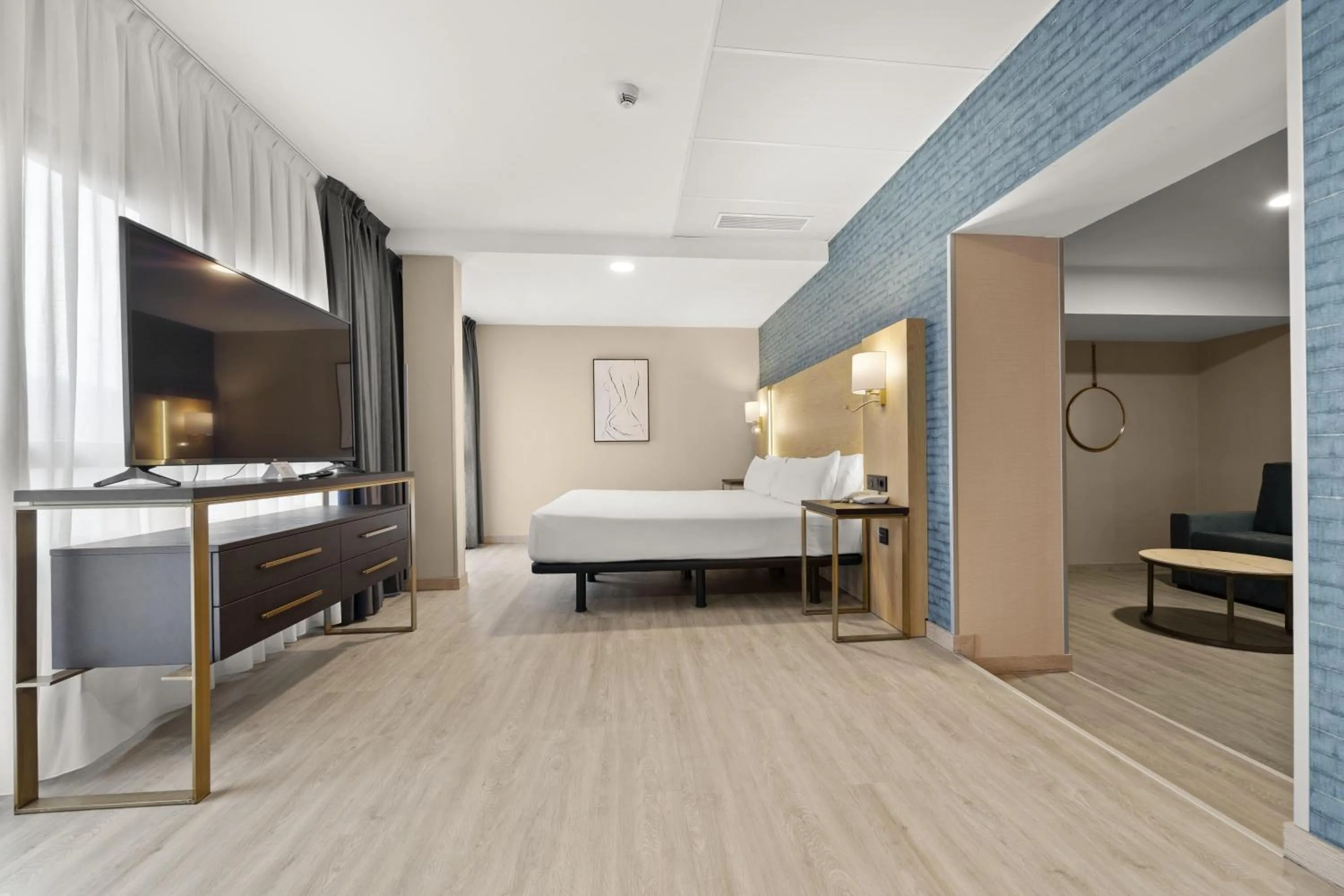 Photo of the whole room, Bed in Hotel Zentral Ramiro I Oviedo