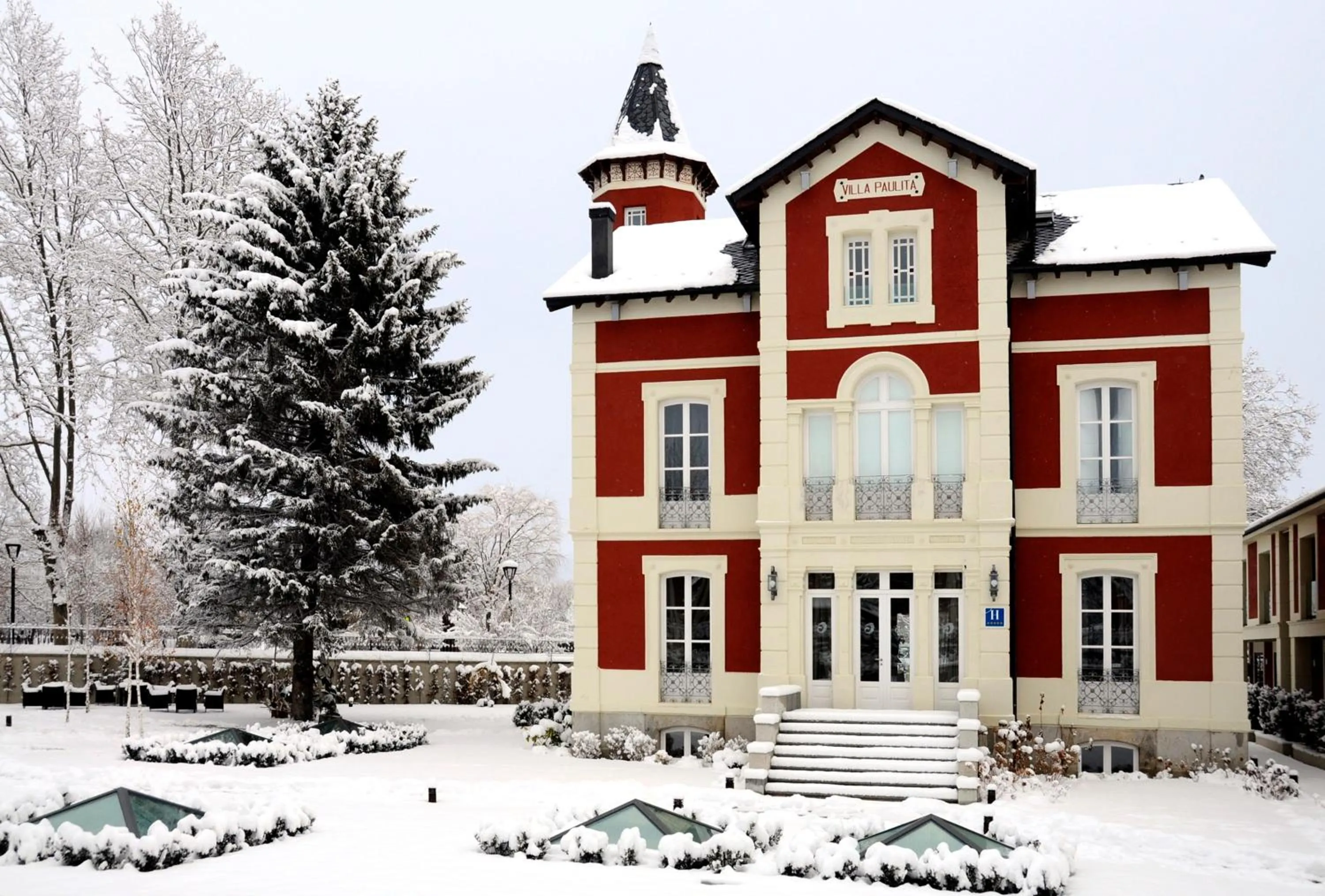 Facade/entrance in Hotel Villa Paulita