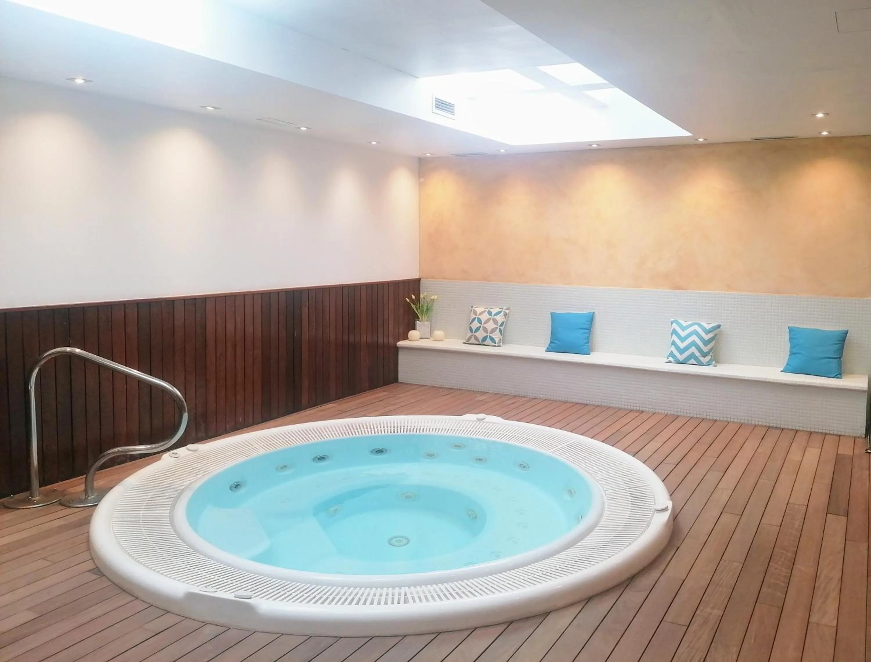 Hot Tub in Hotel Villa Paulita