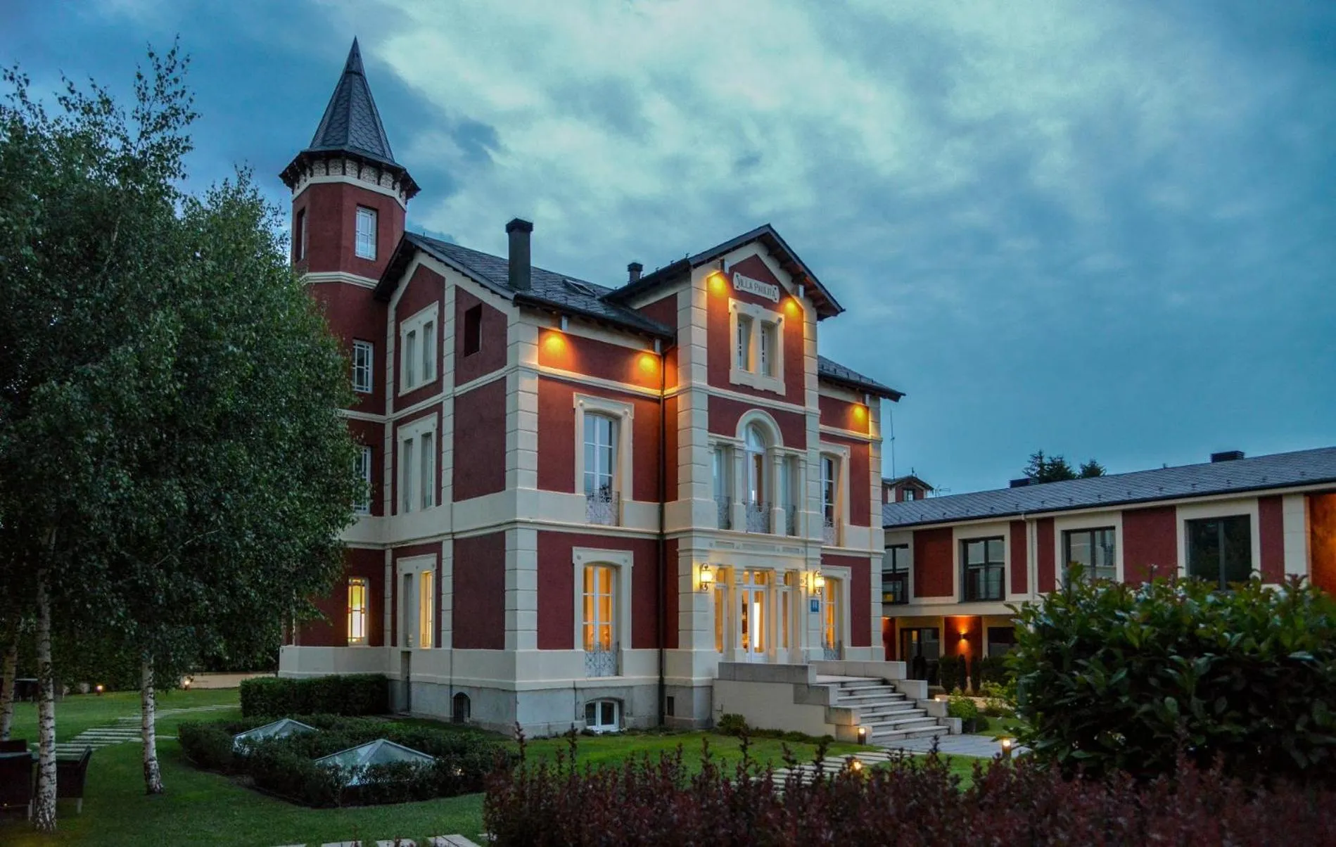 Facade/entrance in Hotel Villa Paulita