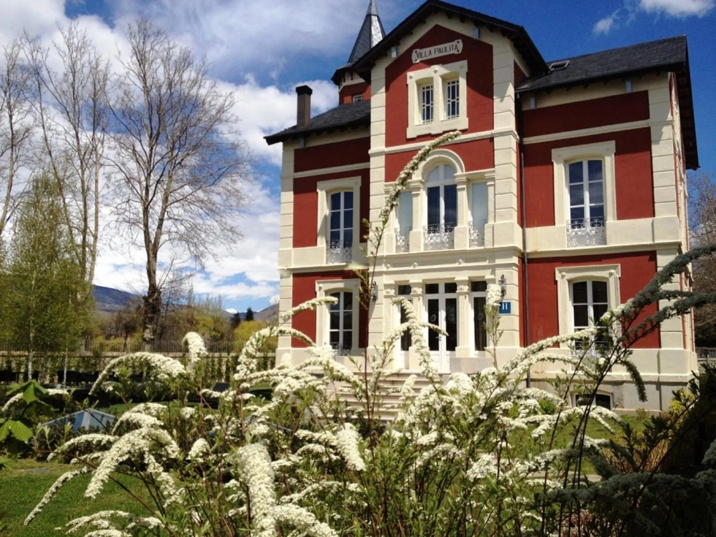 Facade/entrance in Hotel Villa Paulita