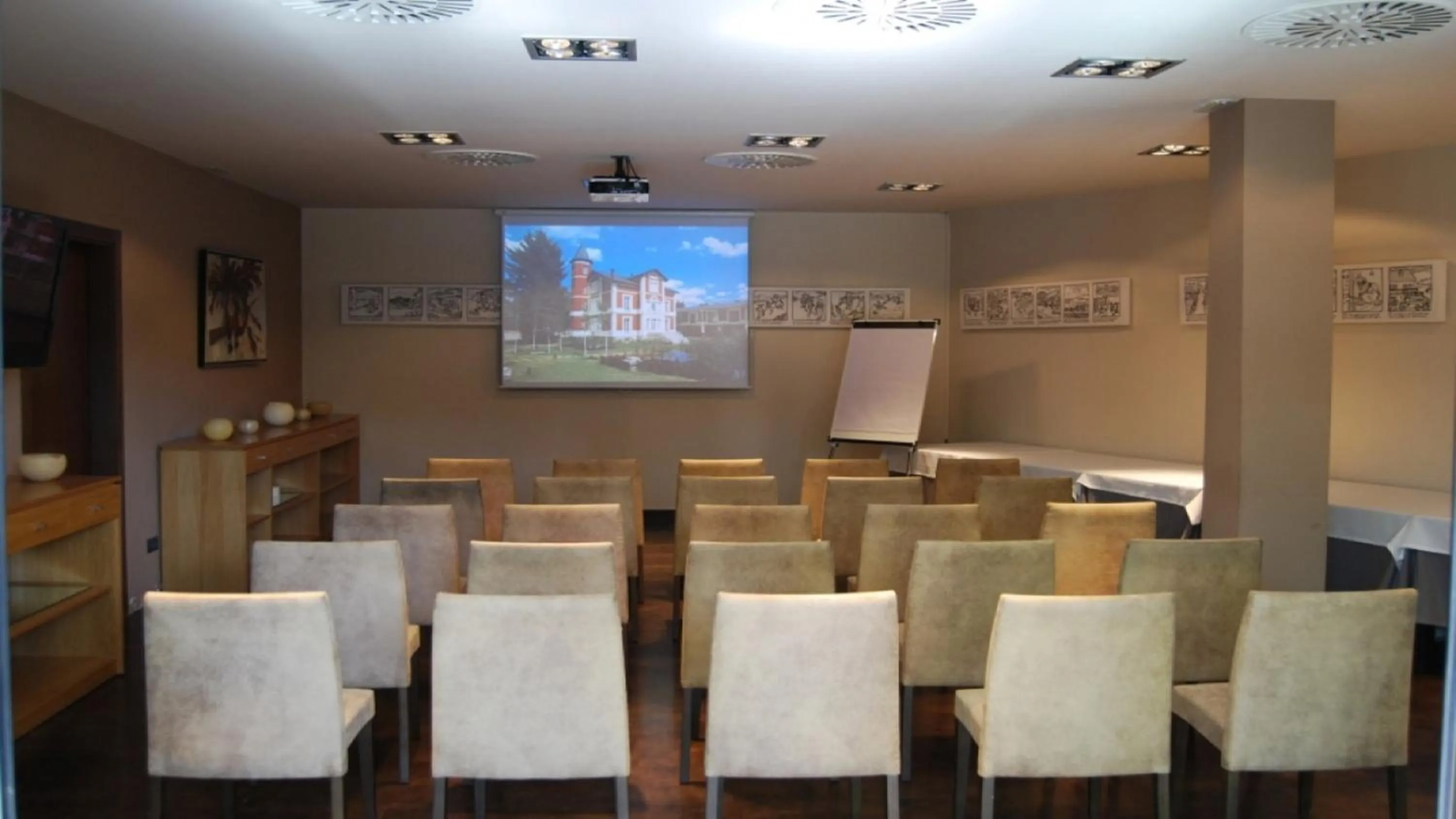 Business facilities in Hotel Villa Paulita