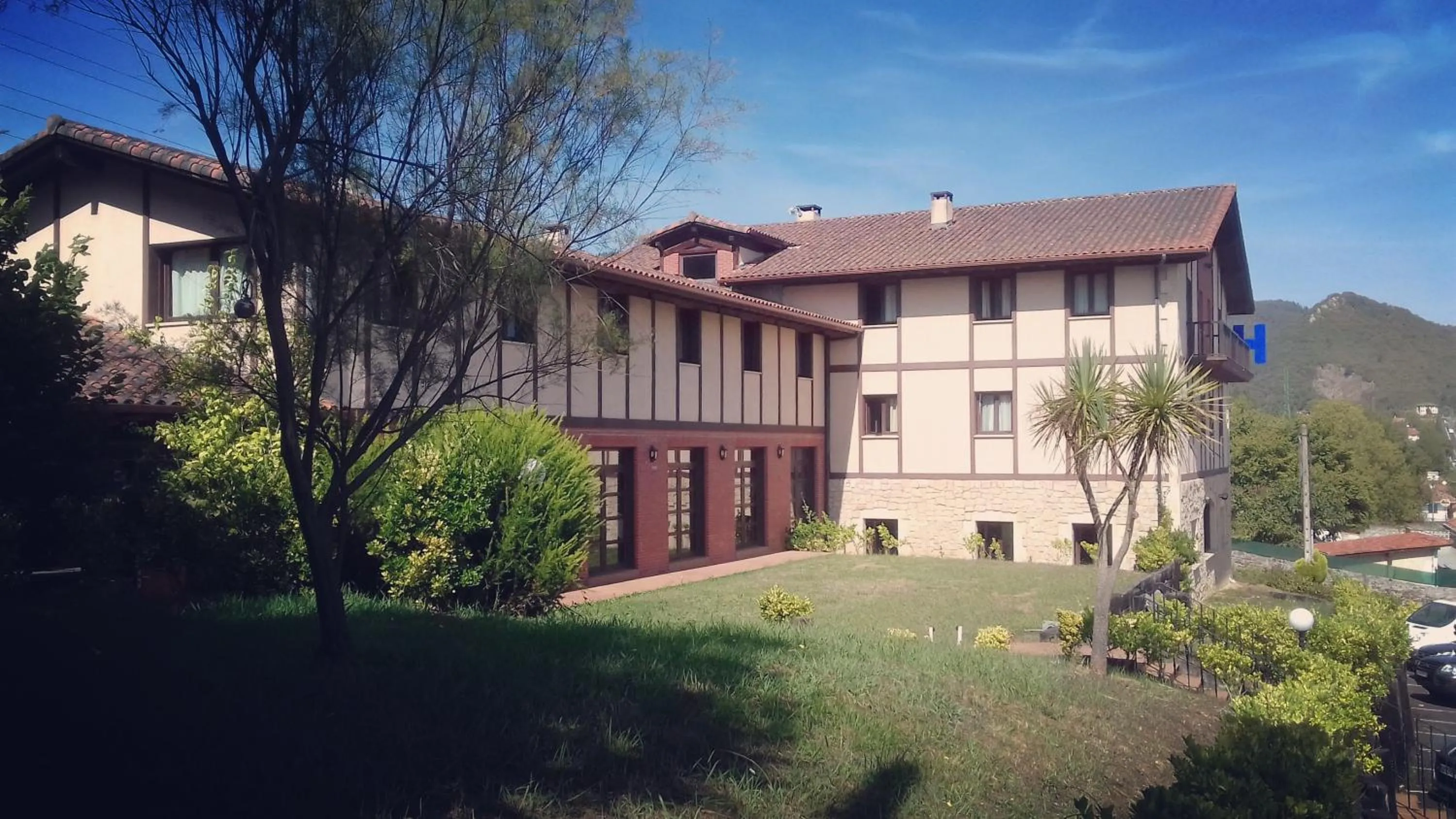 Property building in Hotel Ibaigune
